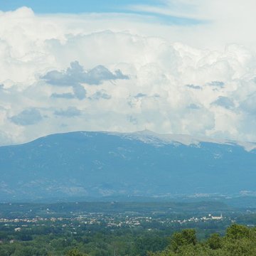 Monastère fortifié de Thouzon