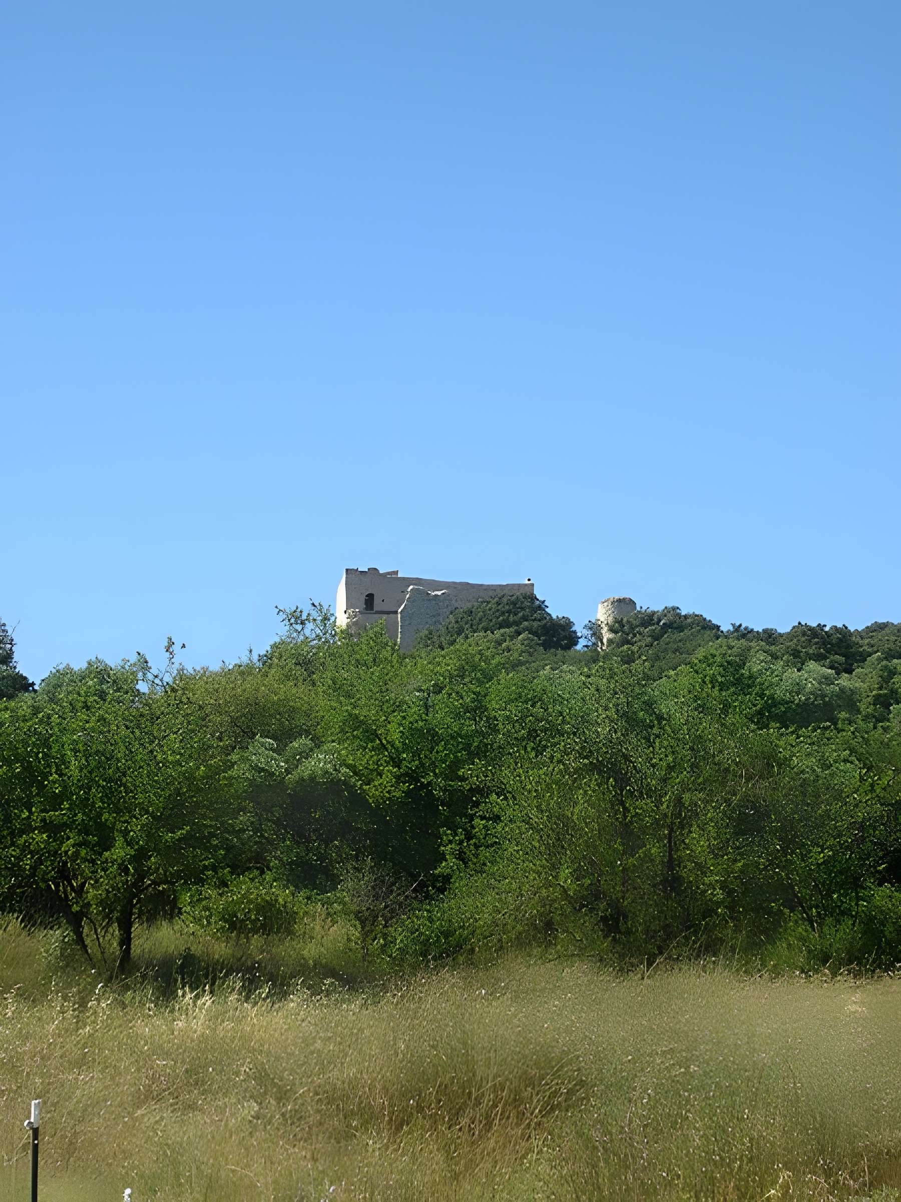Monastère fortifié de Thouzon