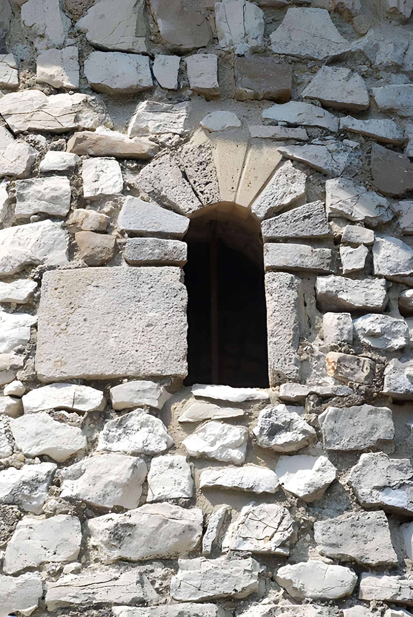 Monastère fortifié de Thouzon