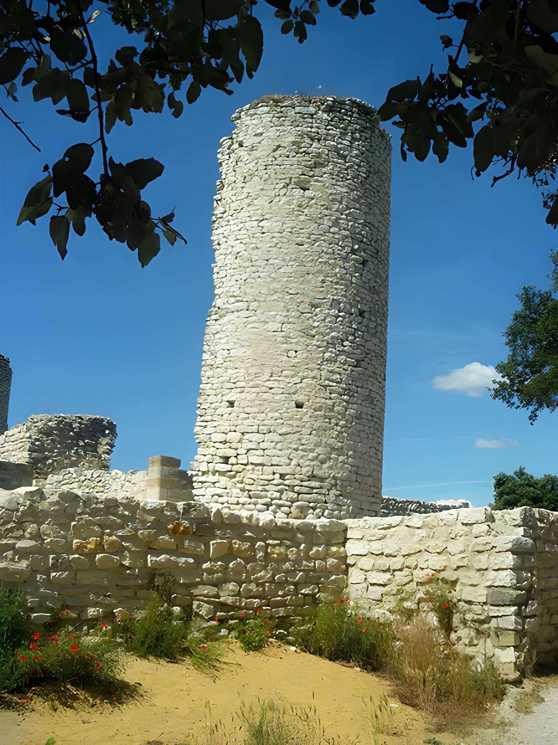 Monastère fortifié de Thouzon