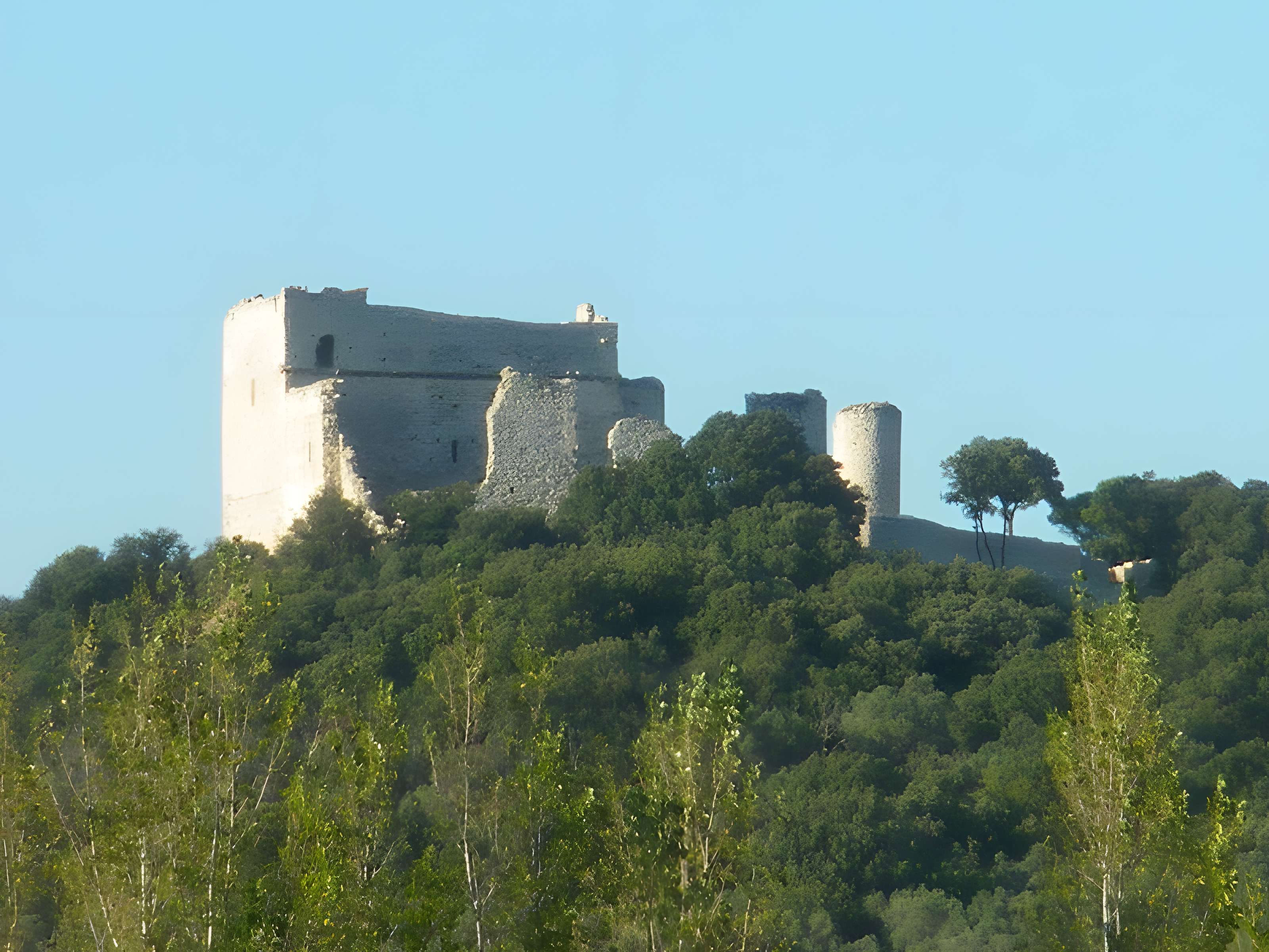 Monastère fortifié de Thouzon