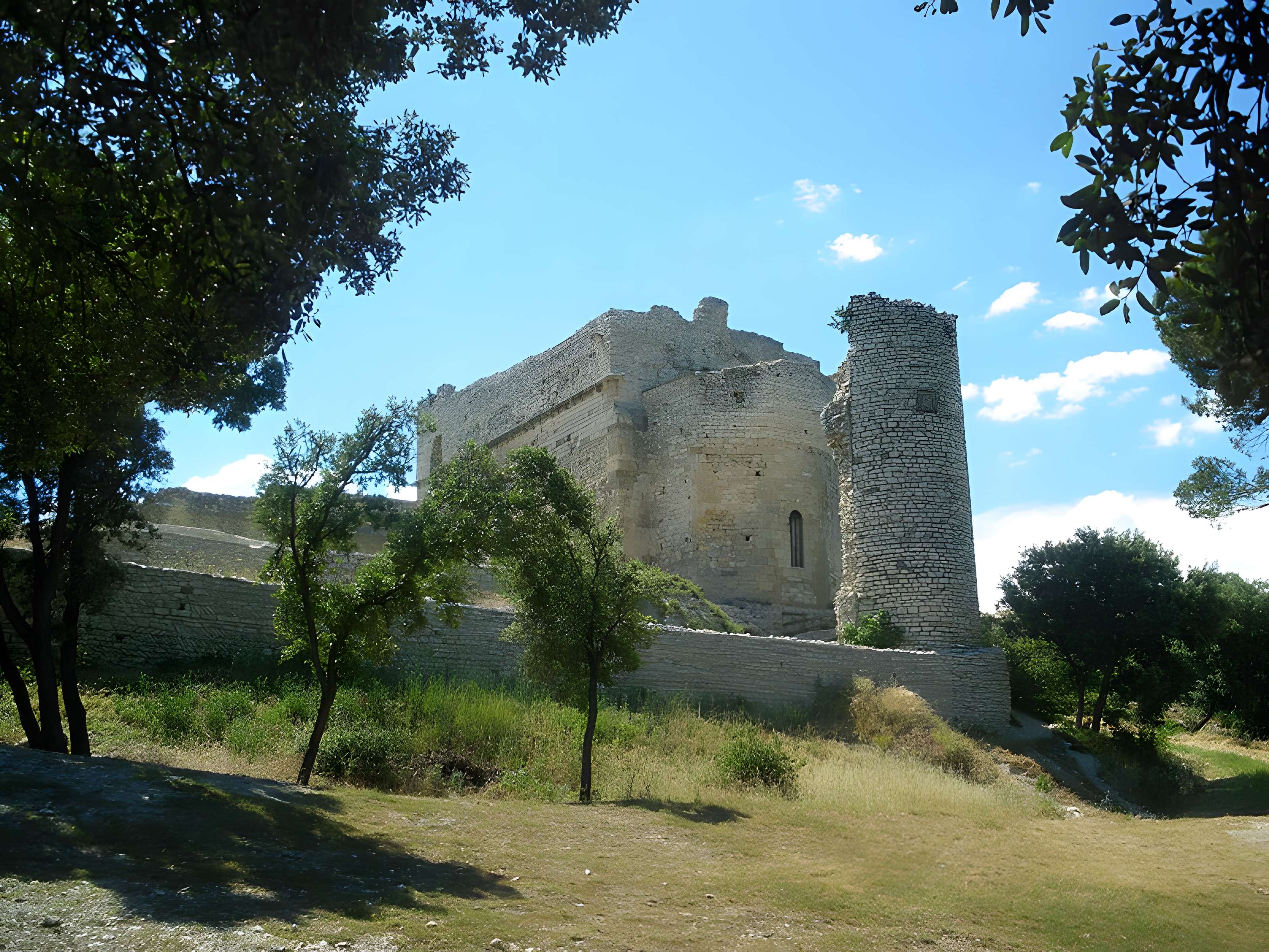 Monastère fortifié de Thouzon