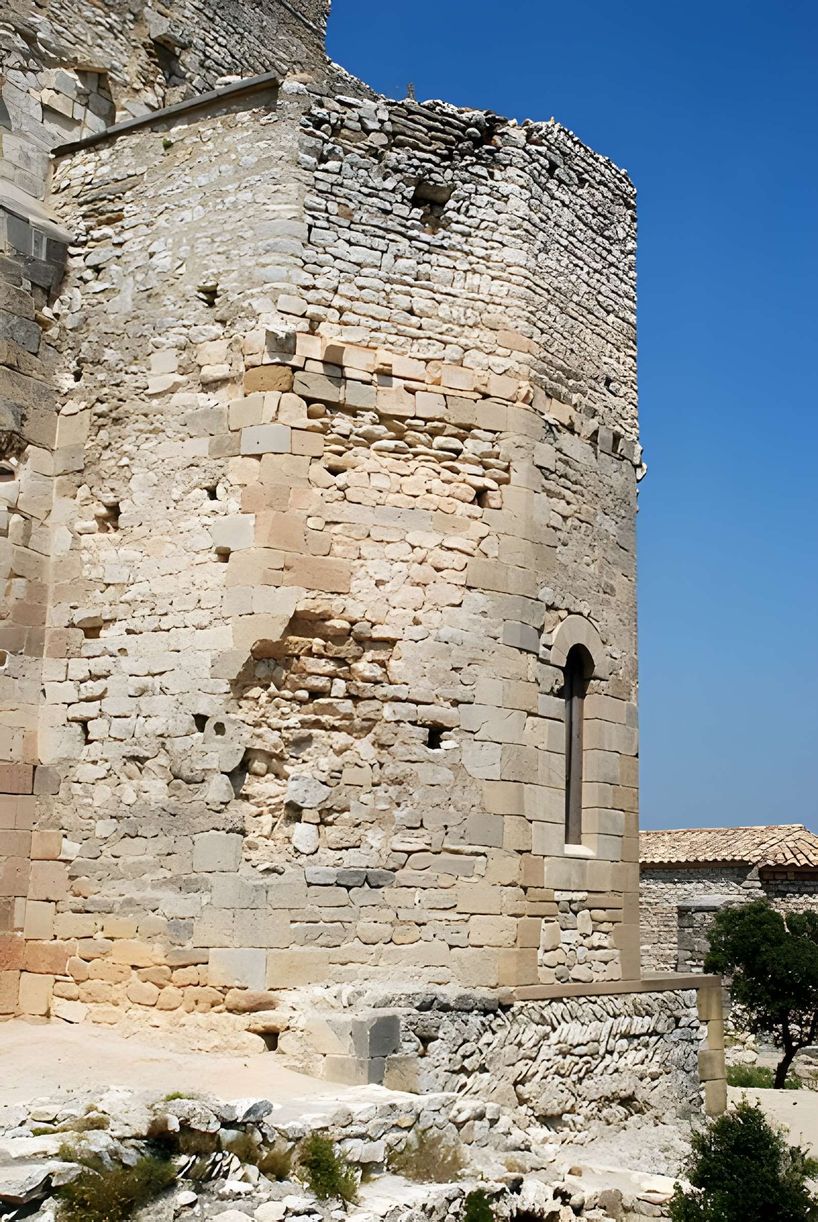 Monastère fortifié de Thouzon