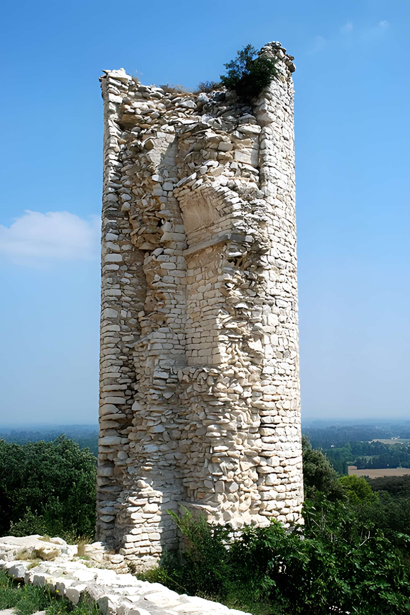 Monastère fortifié de Thouzon