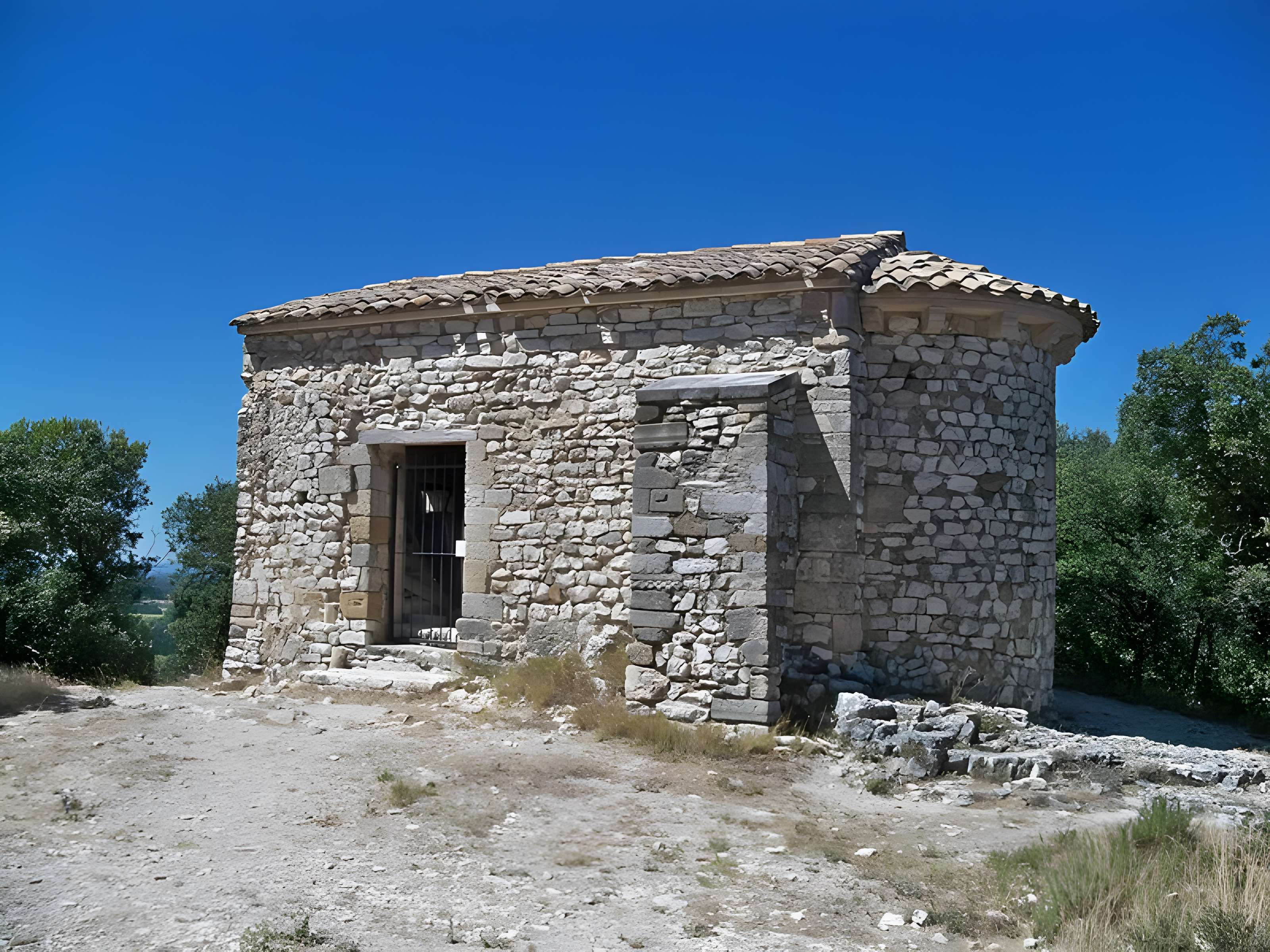 Monastère fortifié de Thouzon