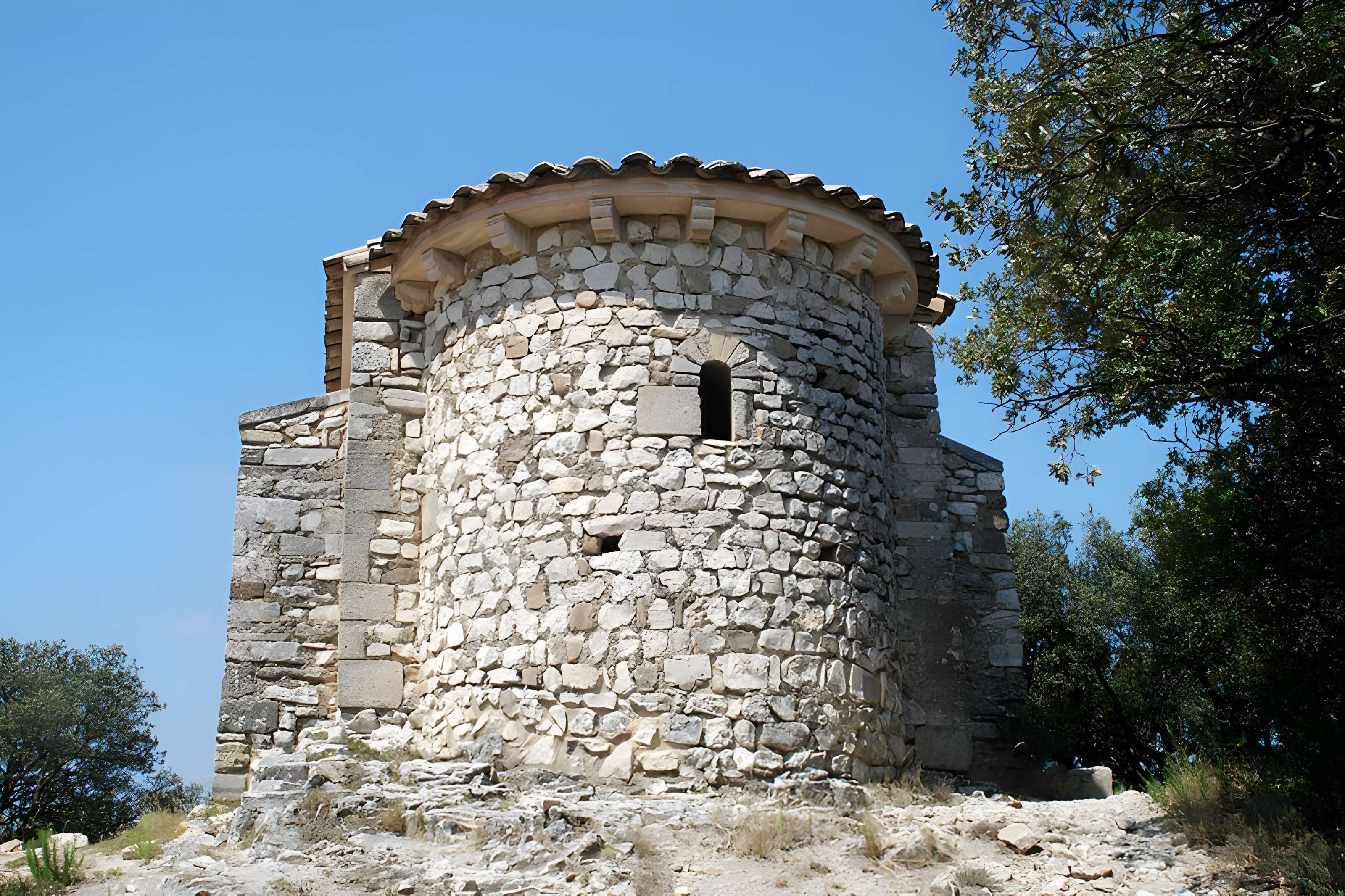Monastère fortifié de Thouzon