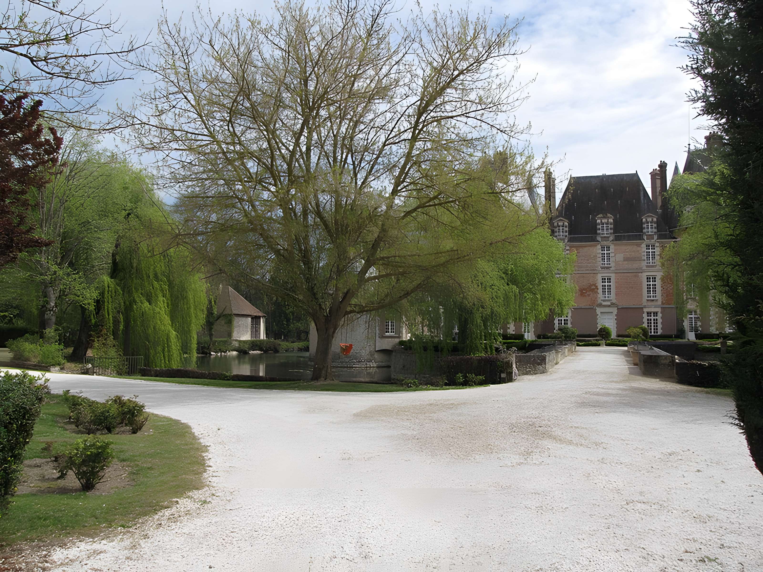 Château de la Motte à Château-Renard