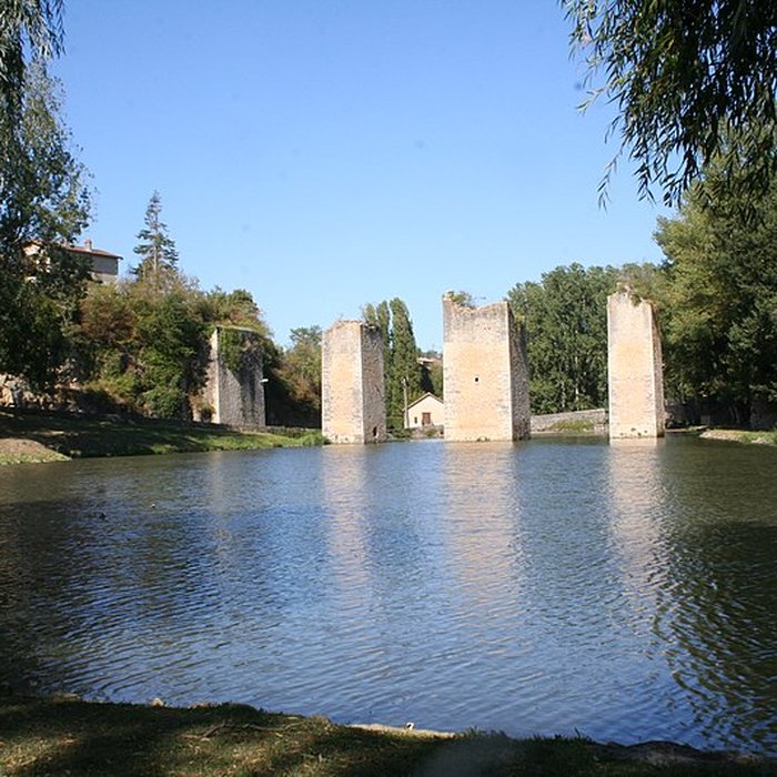 Photo de Château de Lussac-les-Châteaux
