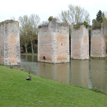 Château de Lussac-les-Châteaux