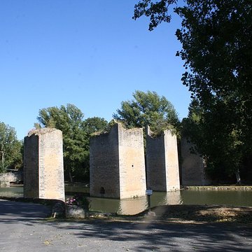 Château de Lussac-les-Châteaux