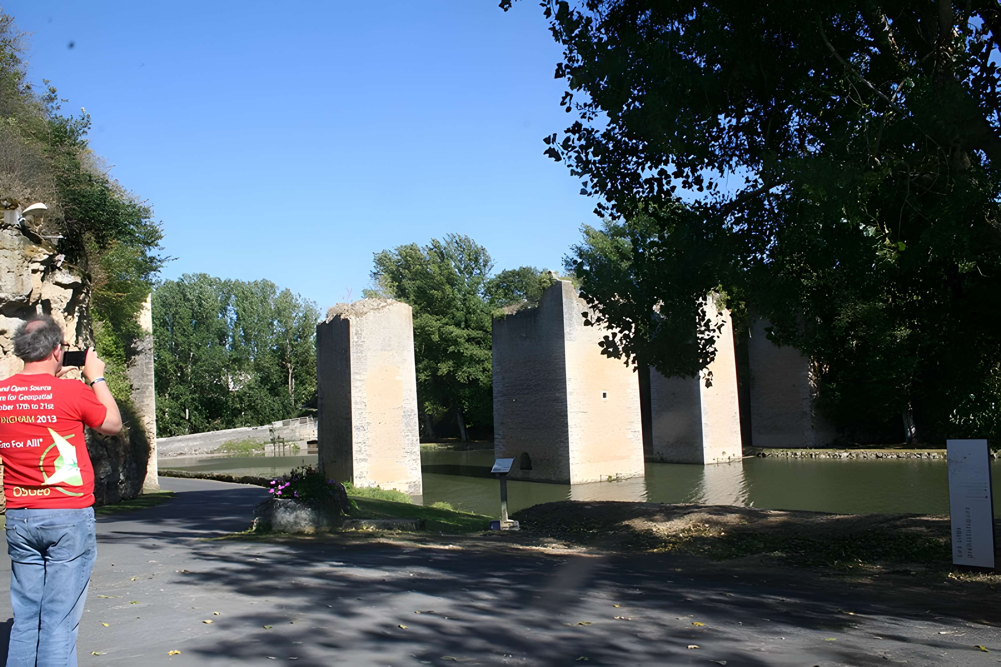 Château de Lussac-les-Châteaux