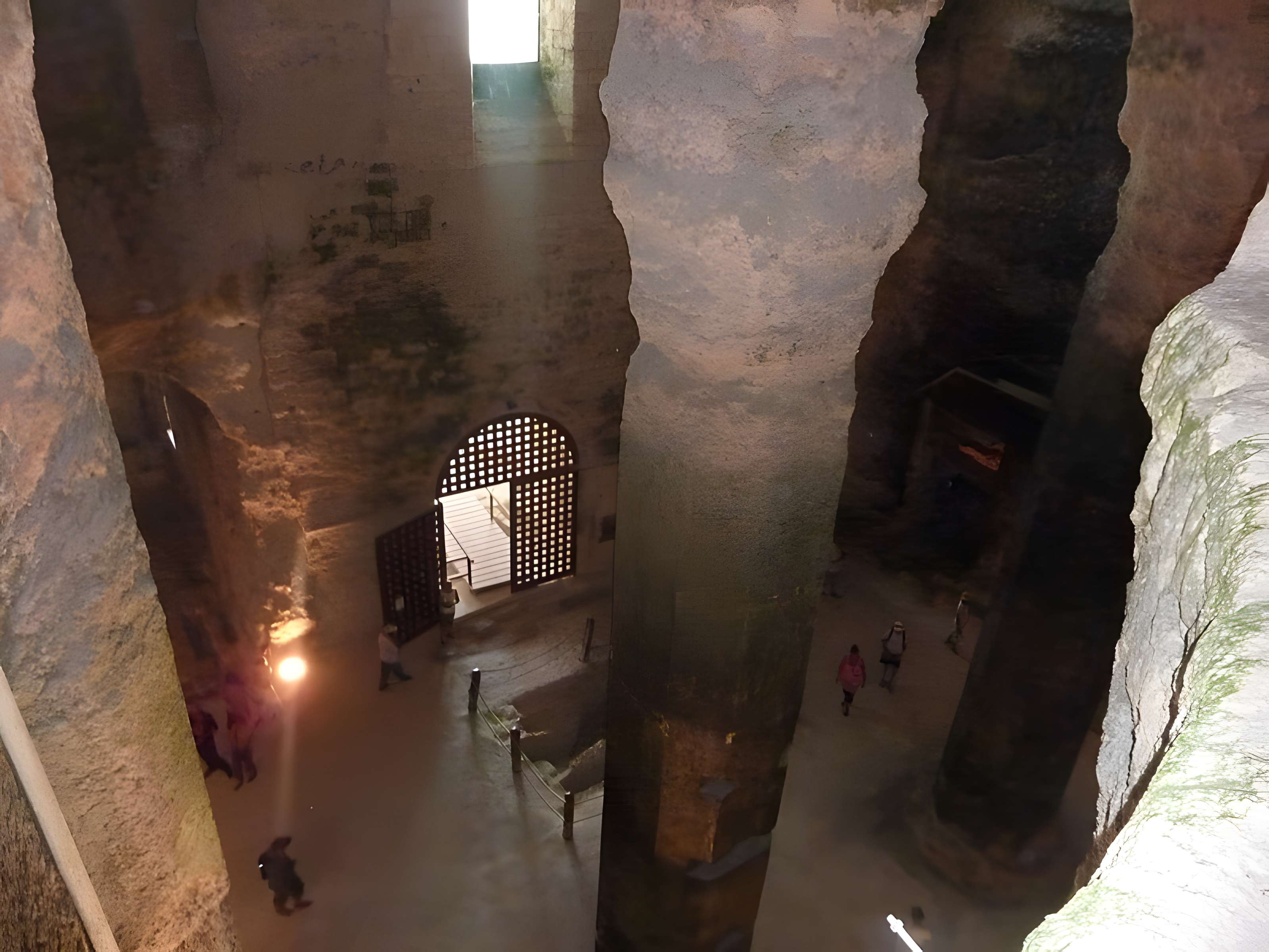 Église monolithe Saint-Jean d'Aubeterre-sur-Dronne