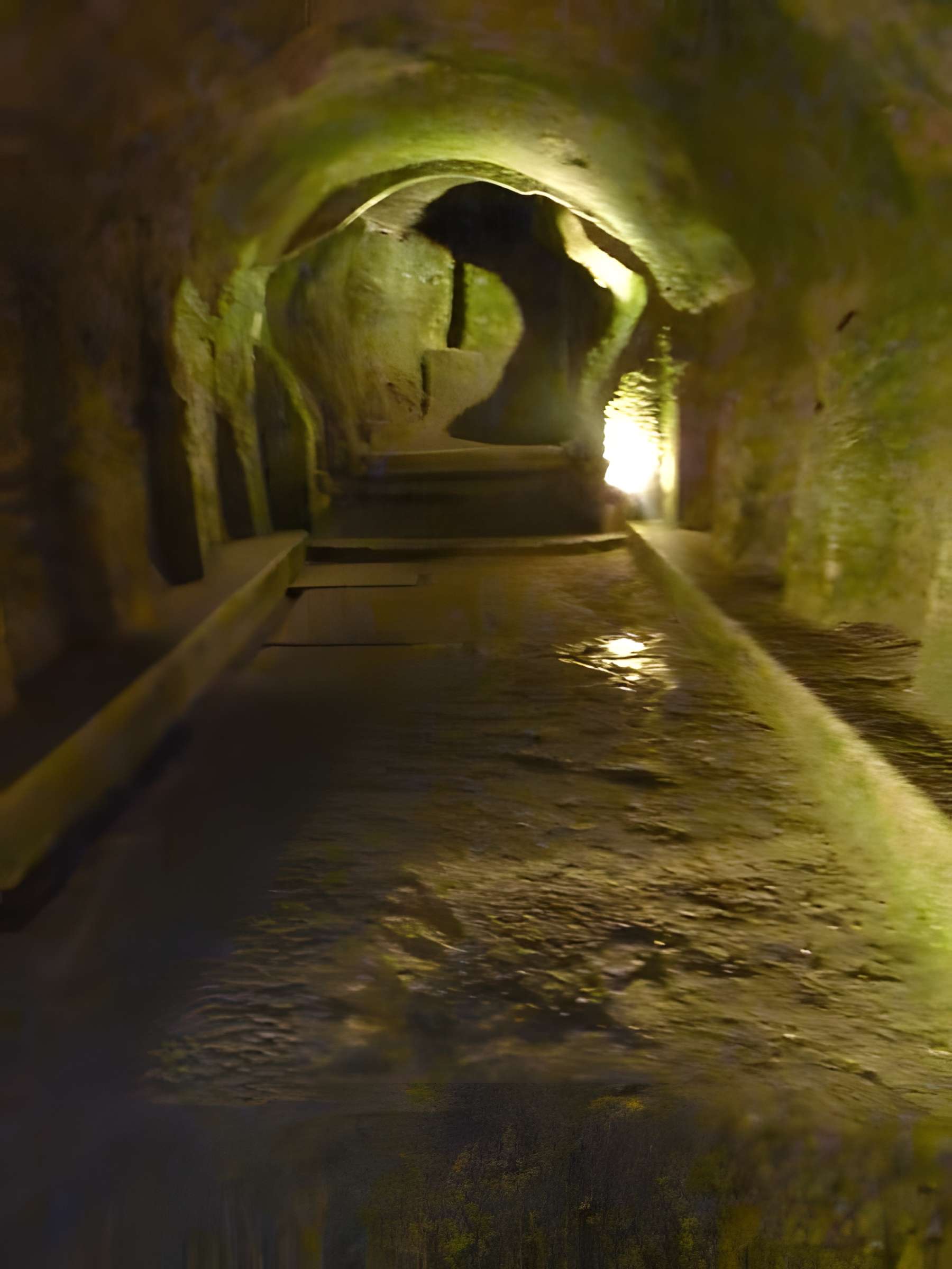 Église monolithe Saint-Jean d'Aubeterre-sur-Dronne