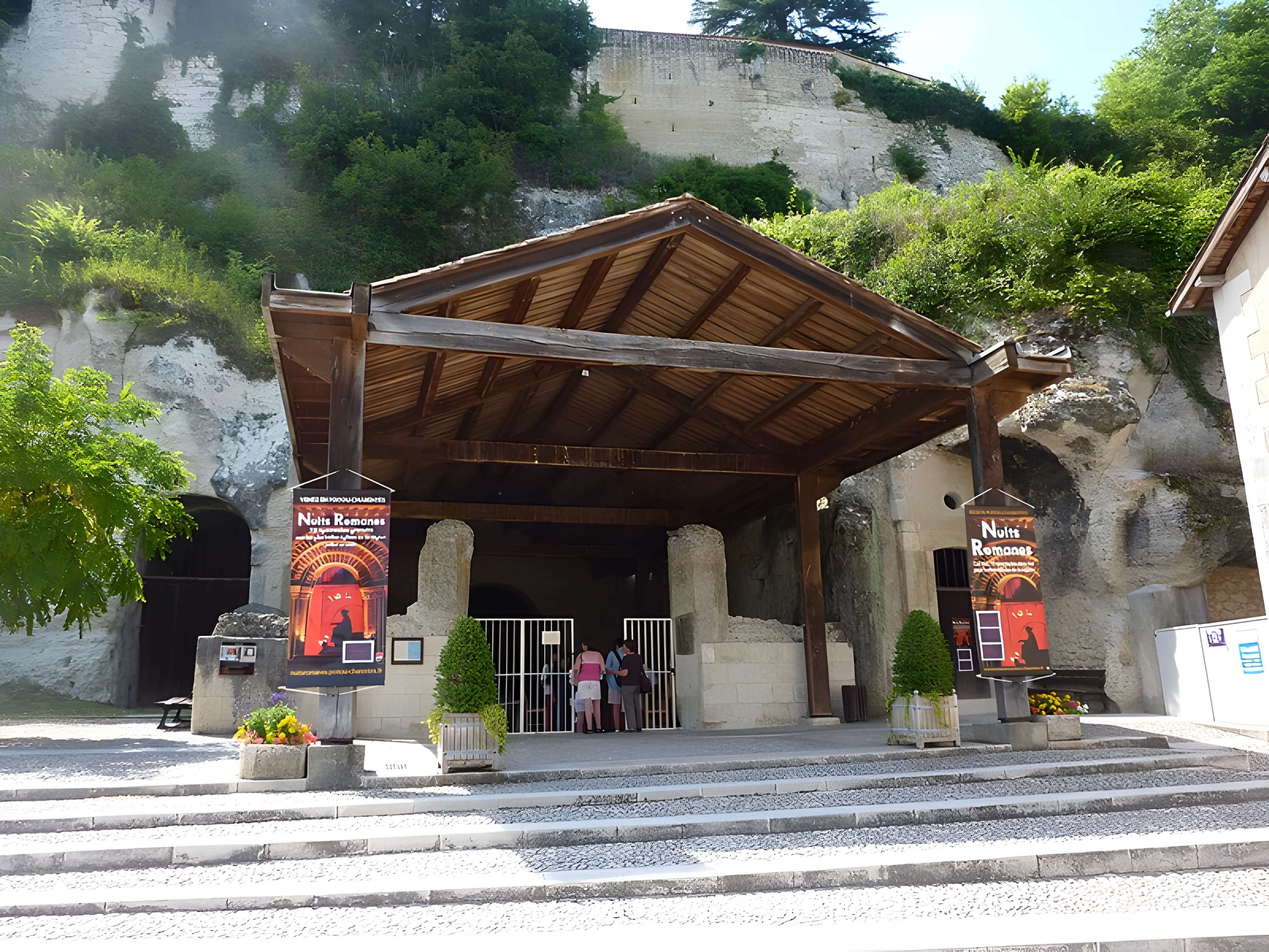 Église monolithe Saint-Jean d'Aubeterre-sur-Dronne