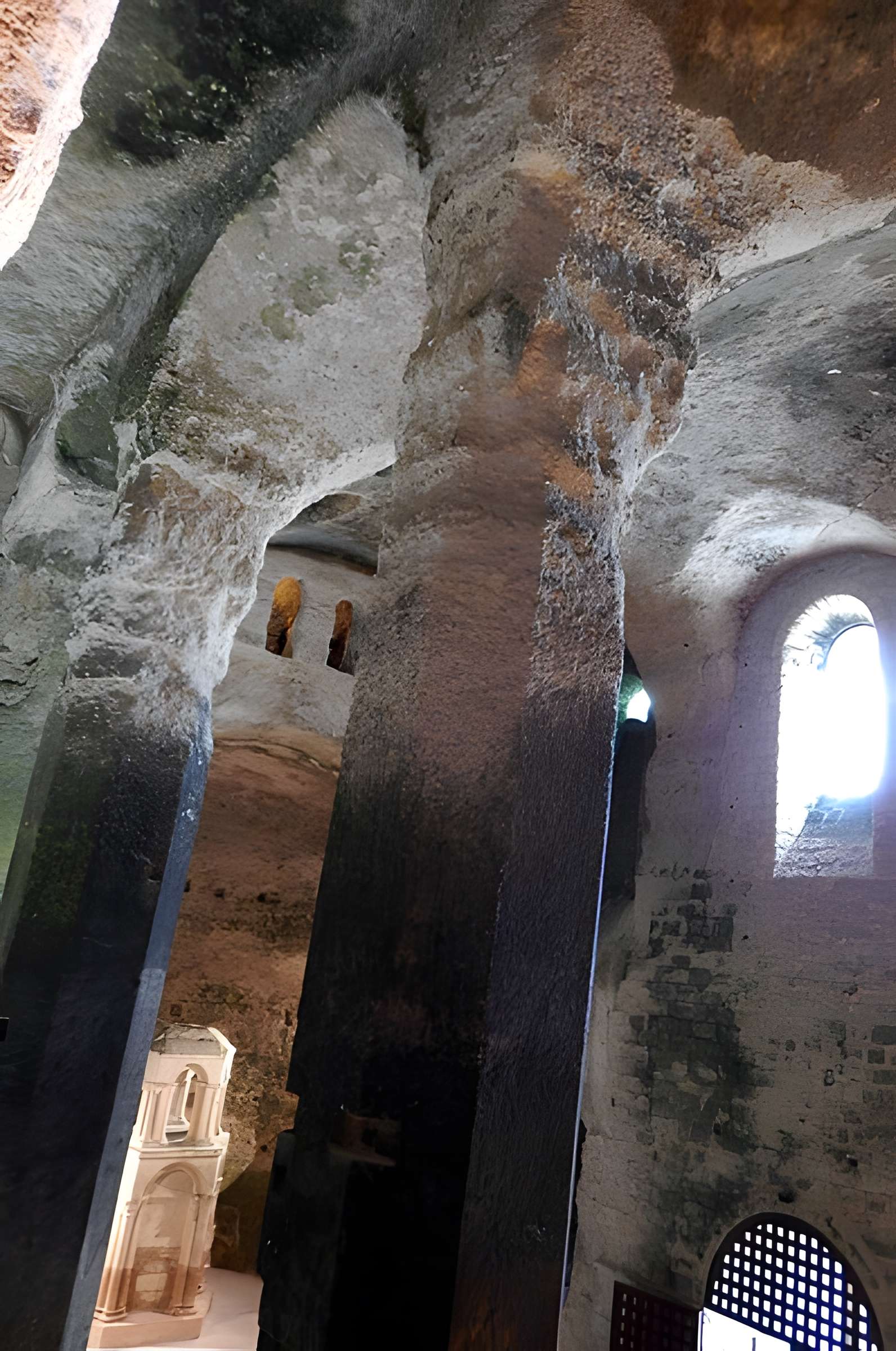 Église monolithe Saint-Jean d'Aubeterre-sur-Dronne