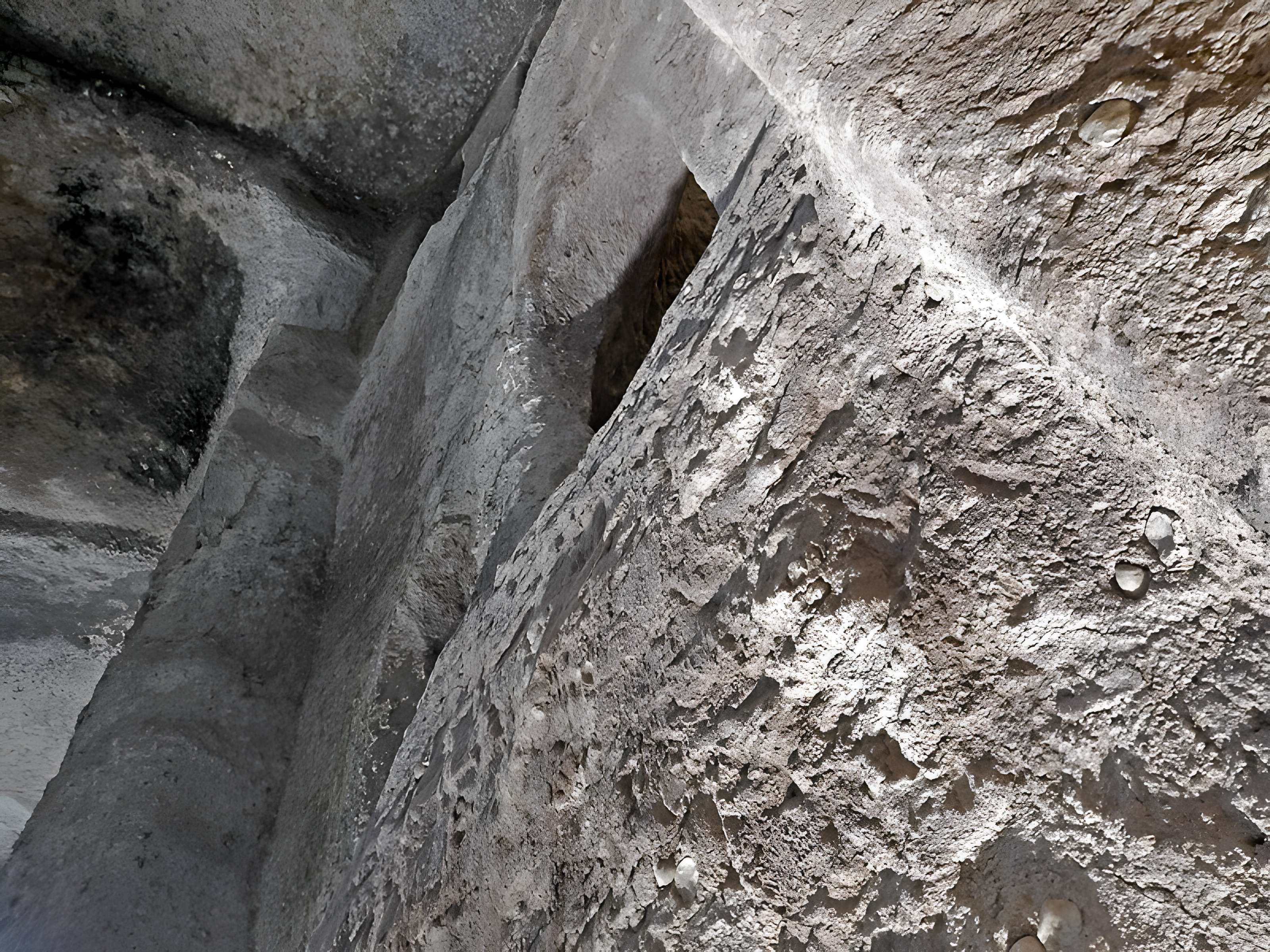 Église monolithe Saint-Jean d'Aubeterre-sur-Dronne