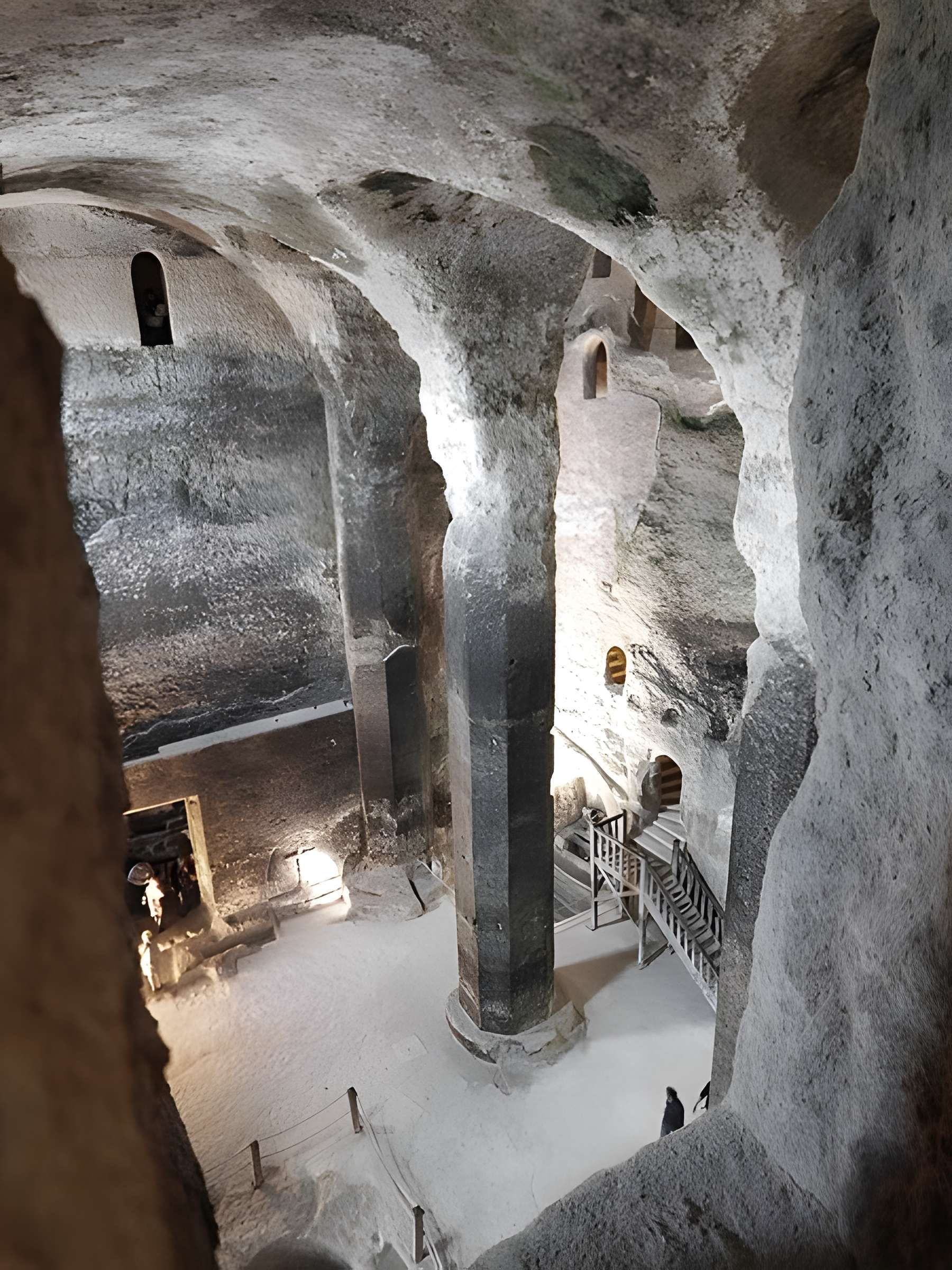 Église monolithe Saint-Jean d'Aubeterre-sur-Dronne