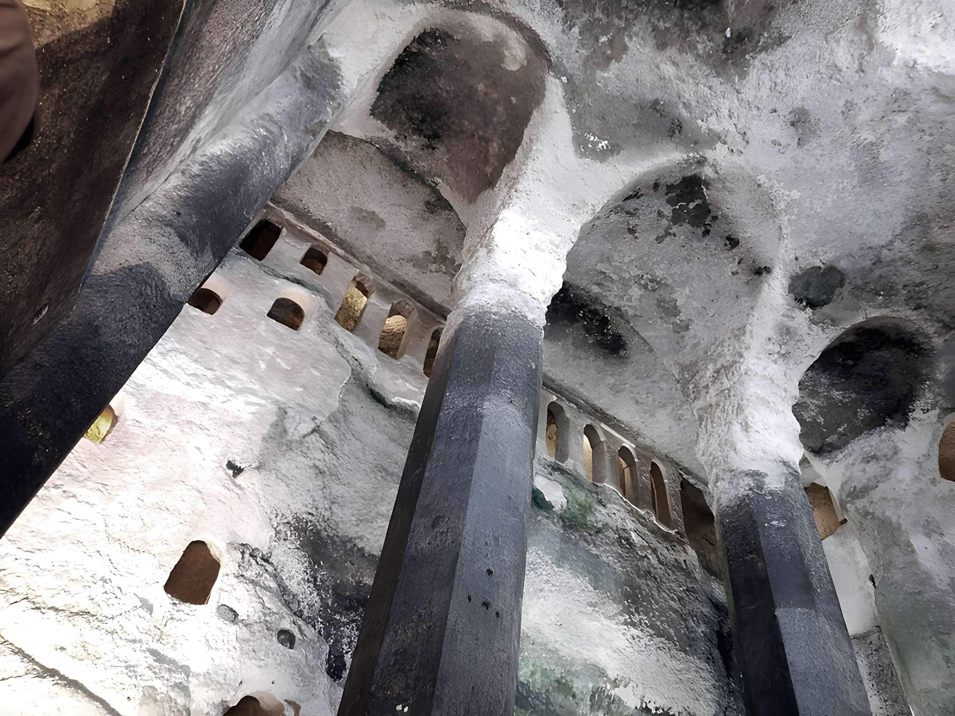 Église monolithe Saint-Jean d'Aubeterre-sur-Dronne