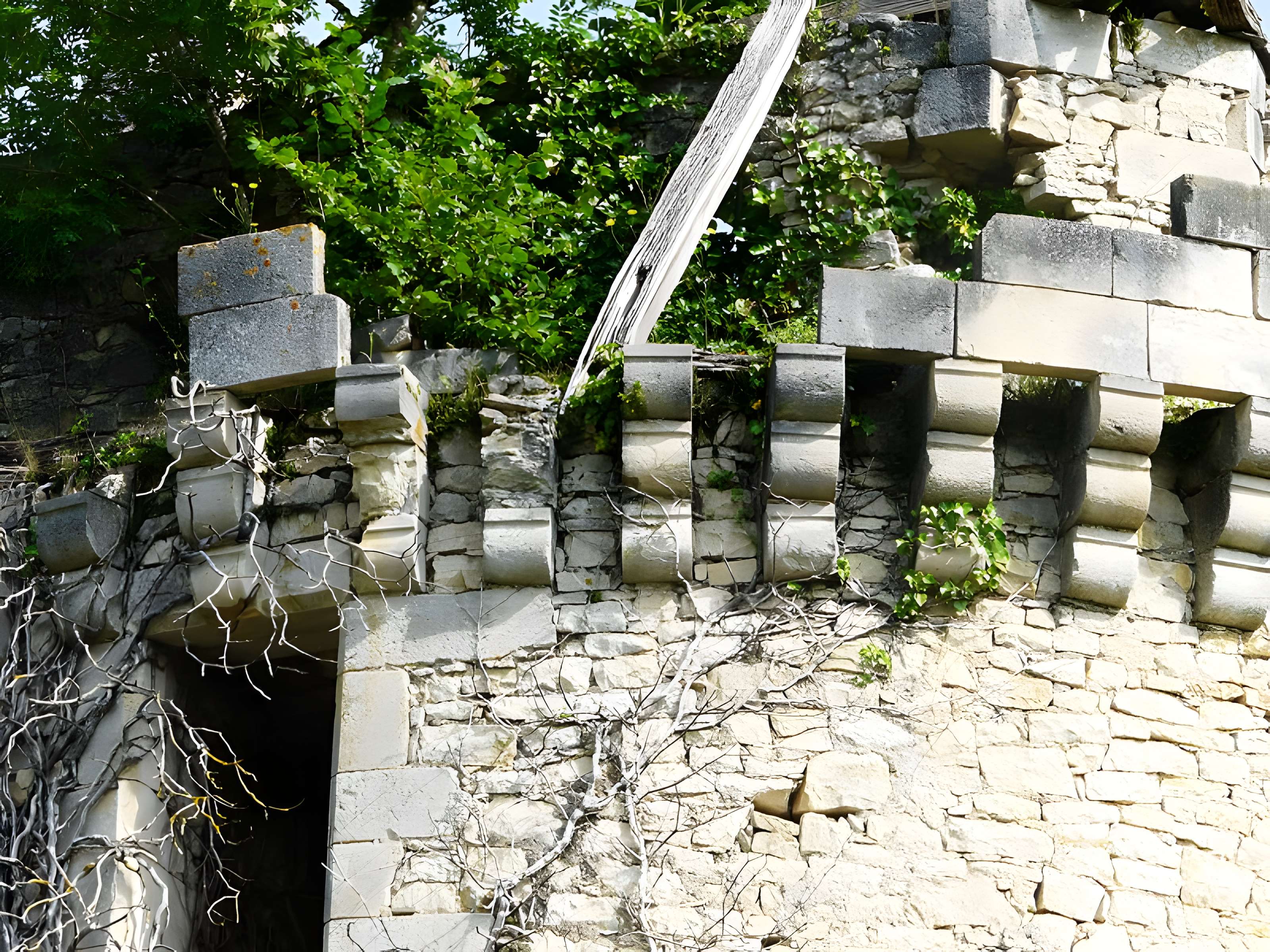 Vestiges du château de Marqueyssac à Saint-Pantaly-d'Ans
