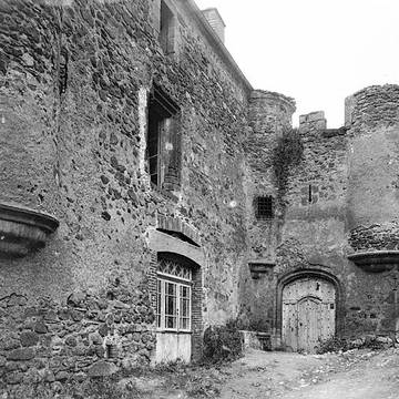 Château de Montaigut-le-Blanc dans le Puy-de-Dôme