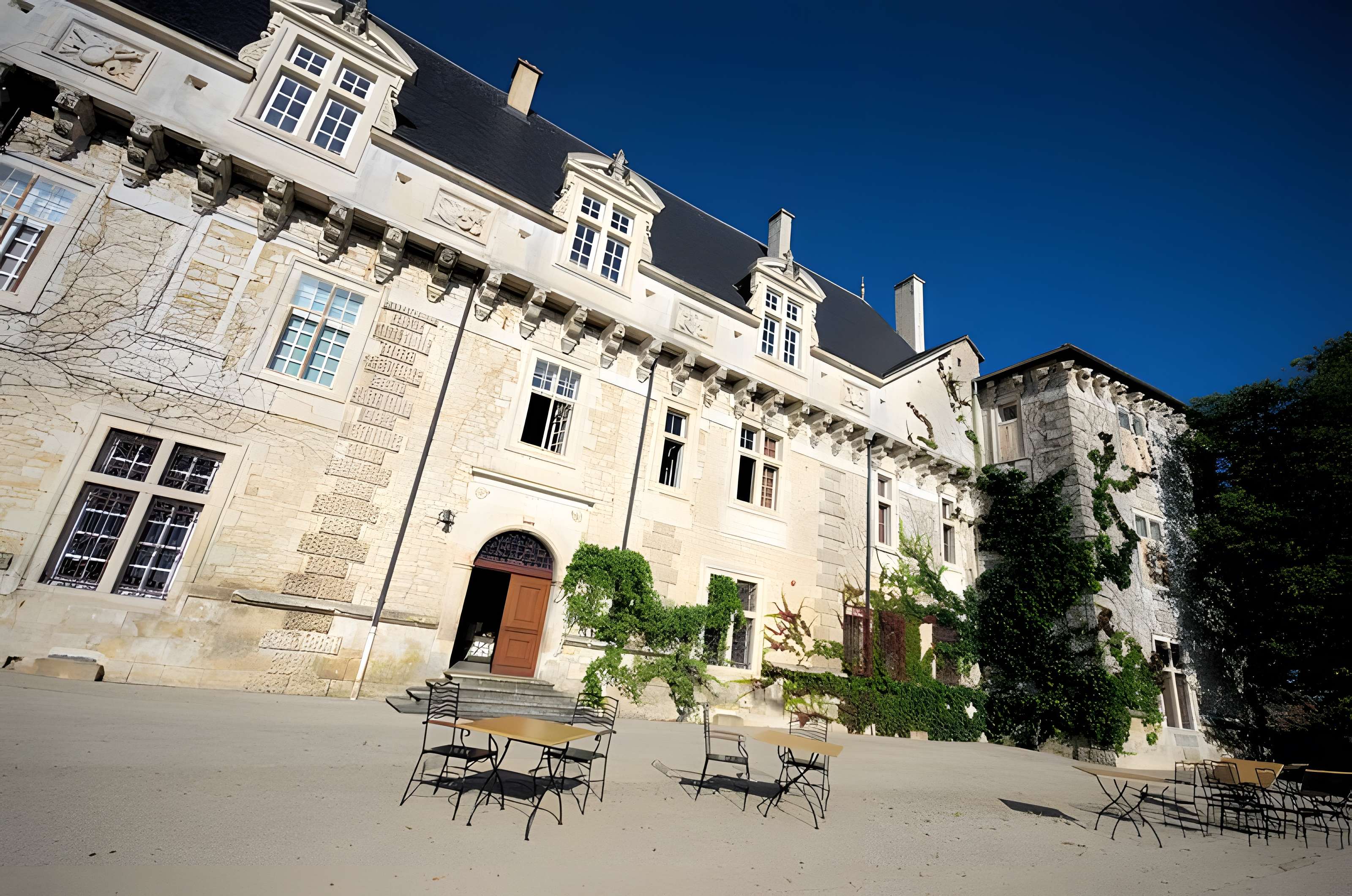 Château de Montbras