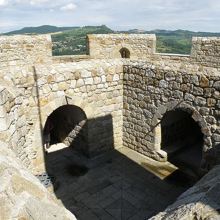 Photo de Ruines de la tour du château fort