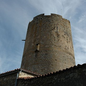 Ruines de la tour du château fort