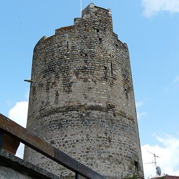 Ruines de la tour du château fort