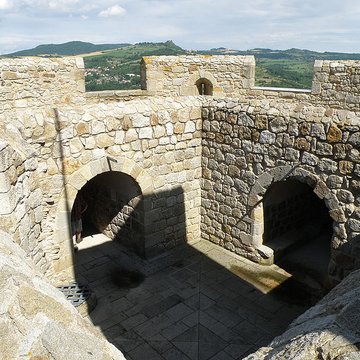 Ruines de la tour du château fort