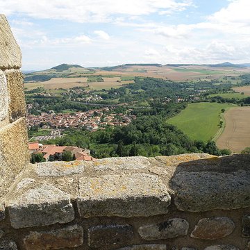 Ruines de la tour du château fort