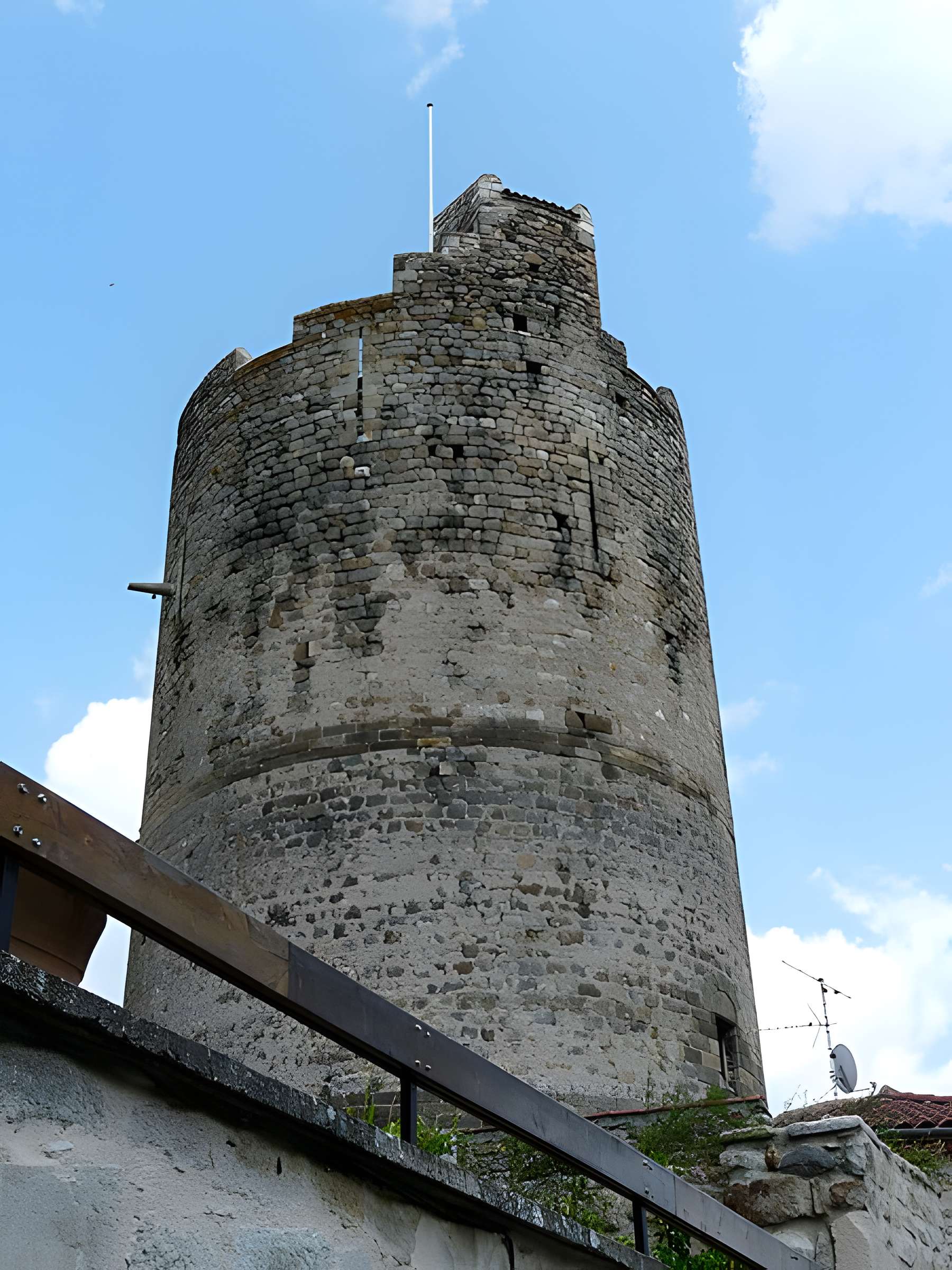 Ruines de la tour du château fort