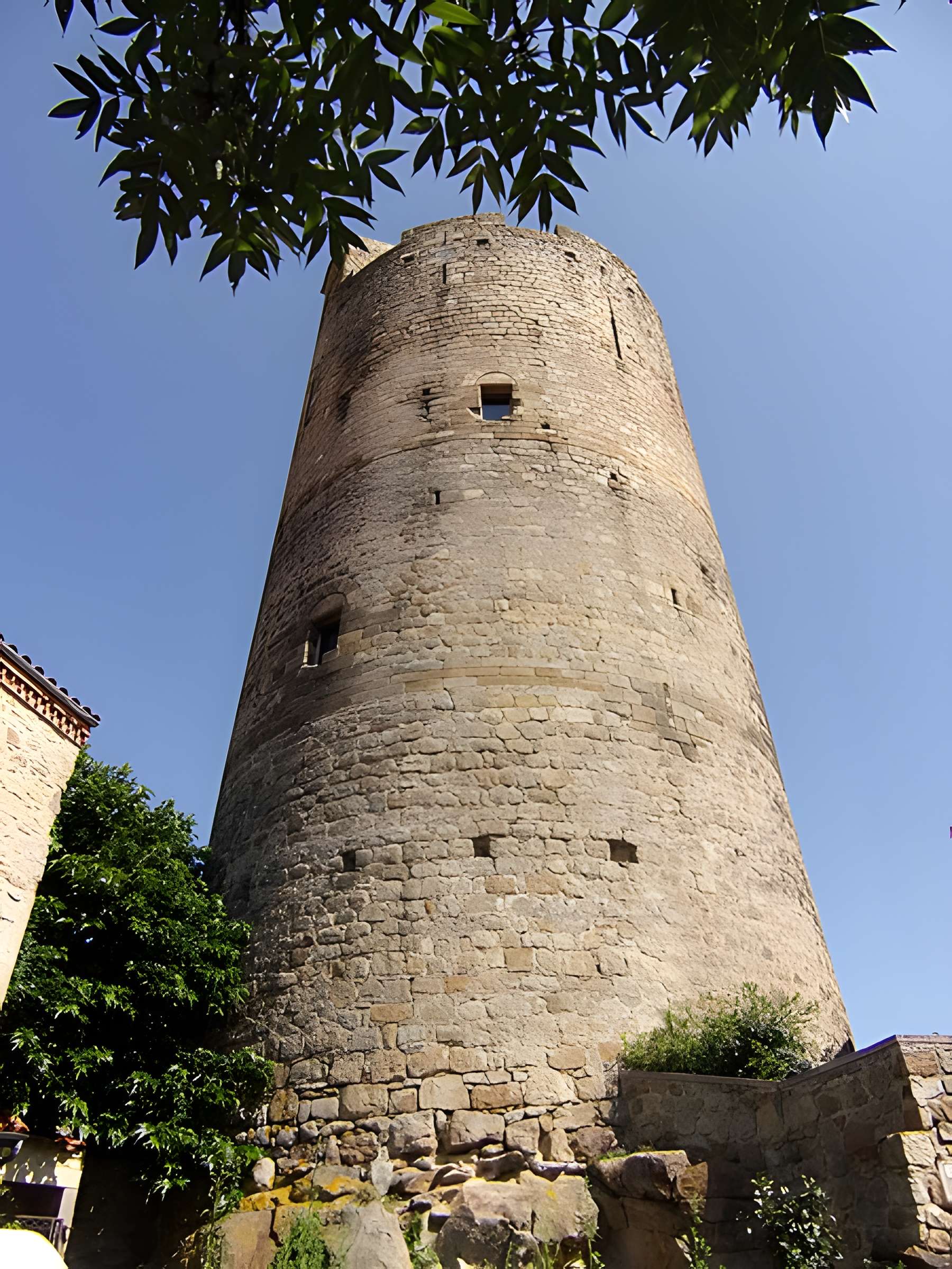 Ruines de la tour du château fort