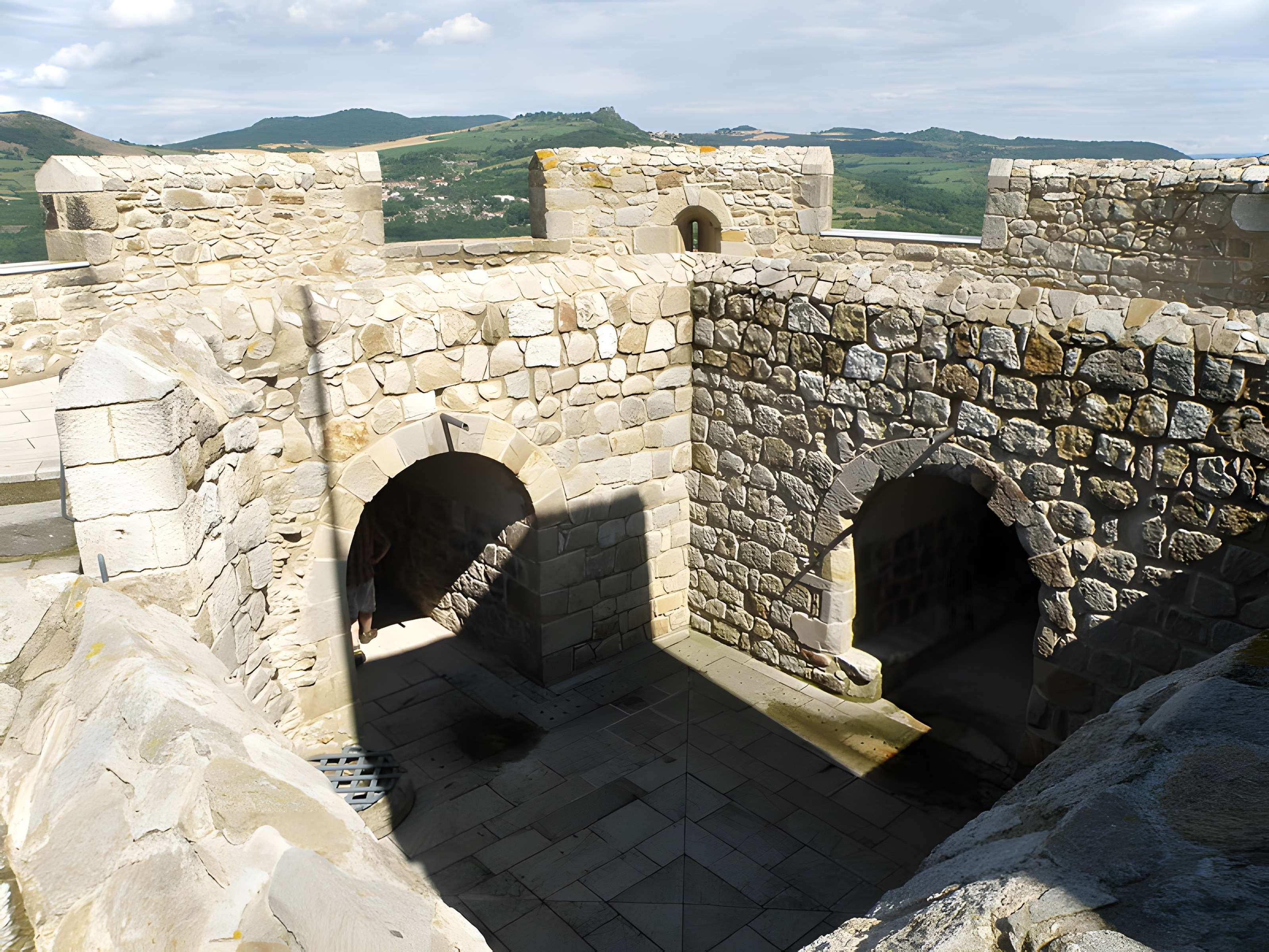 Ruines de la tour du château fort