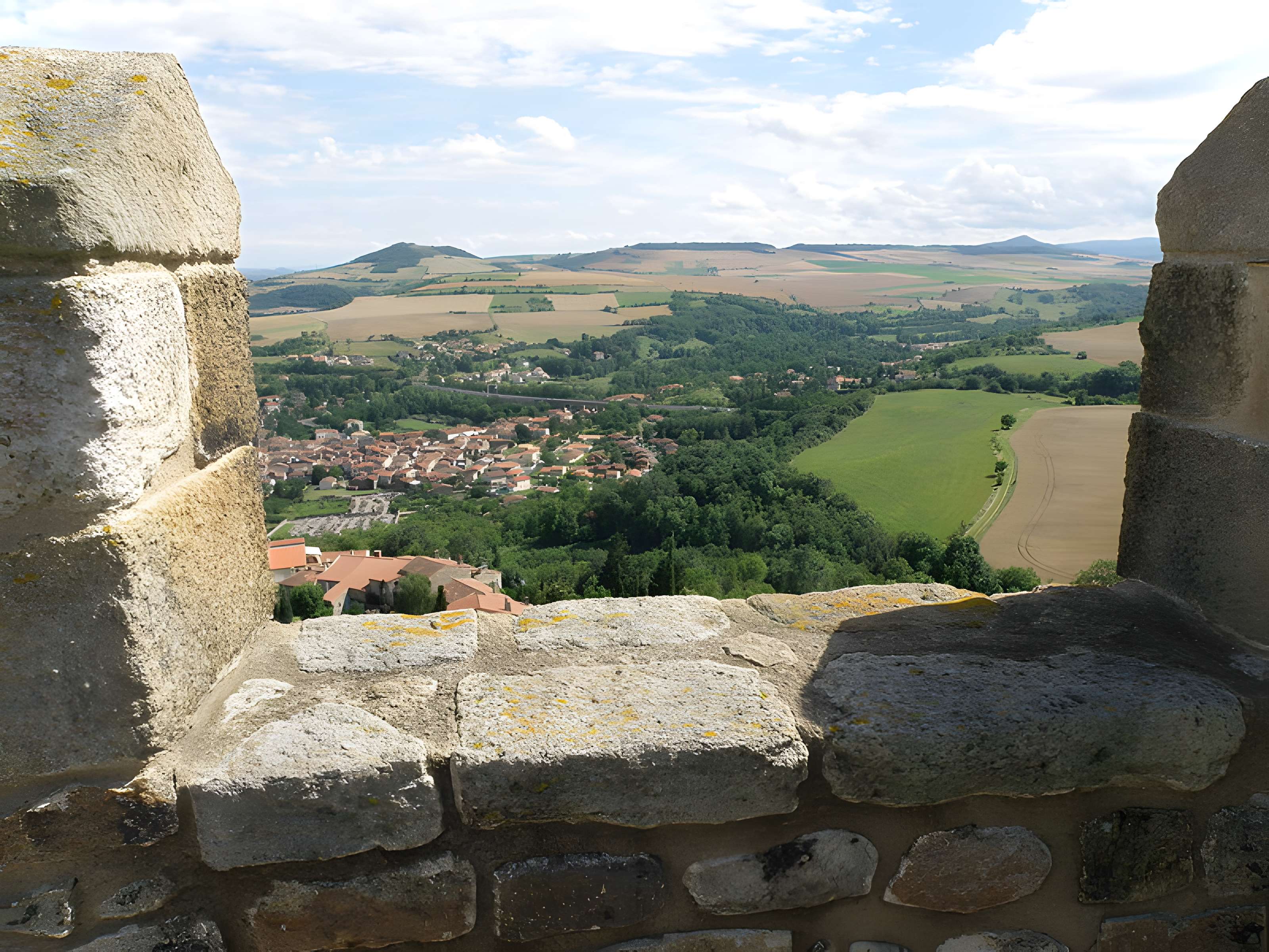 Ruines de la tour du château fort