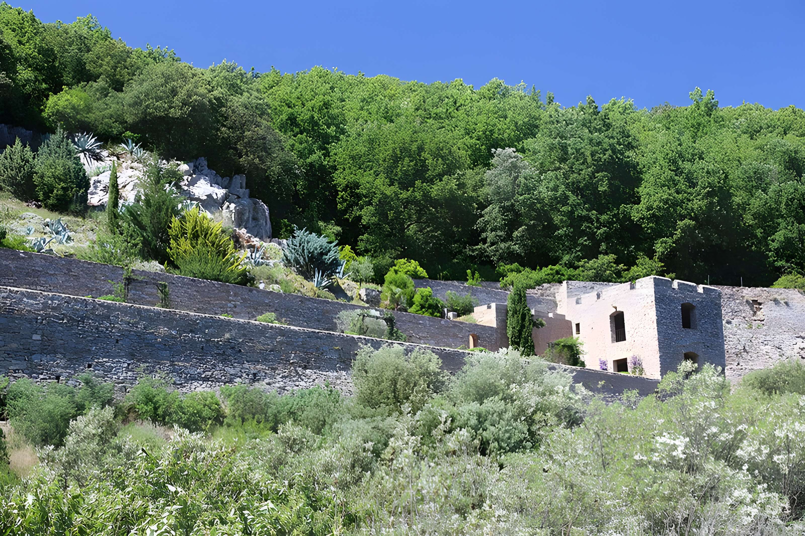 Château de Pézènes-les-Mines