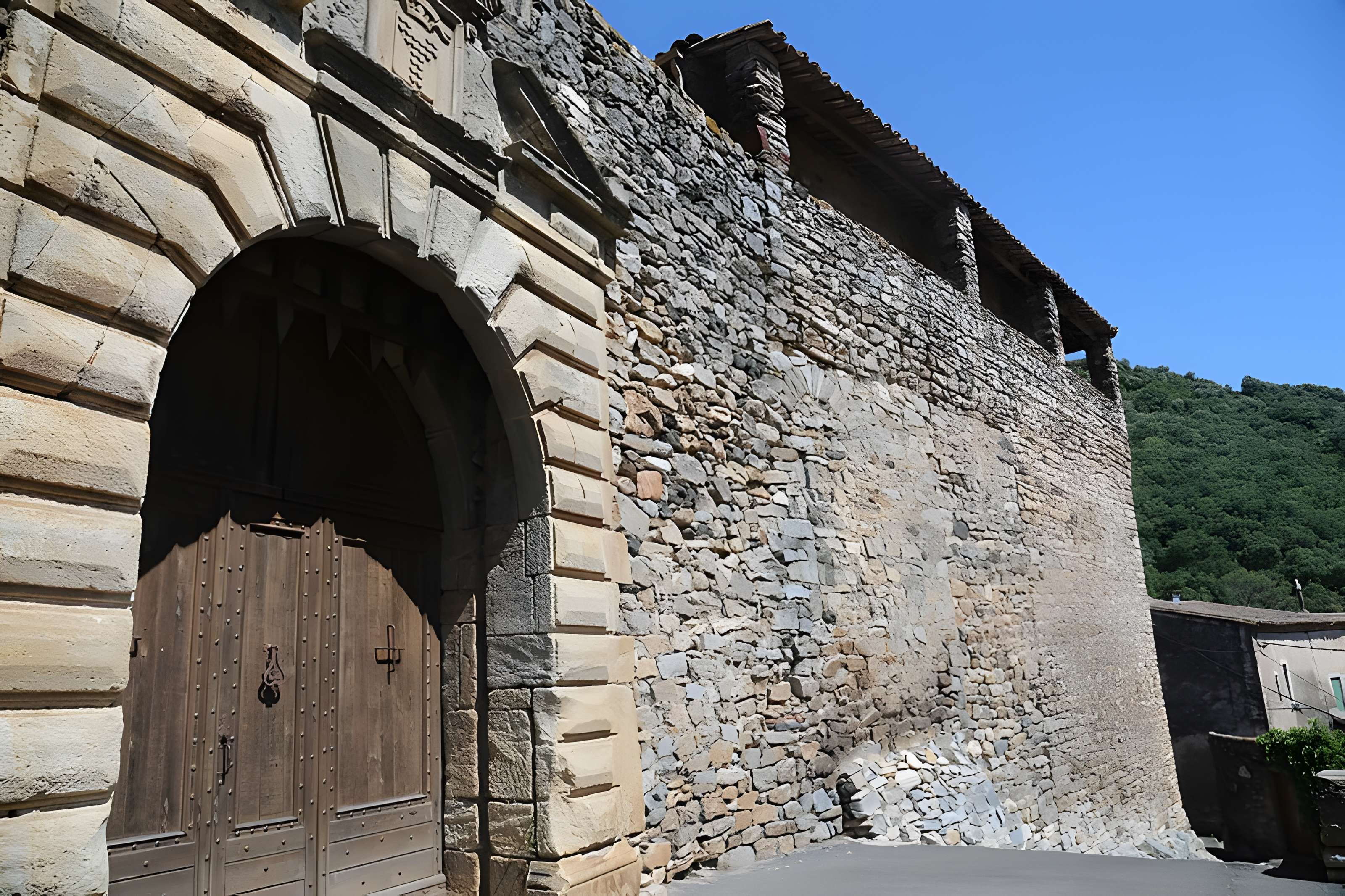 Château de Pézènes-les-Mines