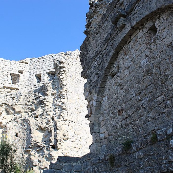 Photo de Village vestiges de lancien et château vestiges