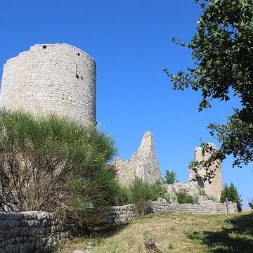 Village vestiges de lancien et château vestiges
