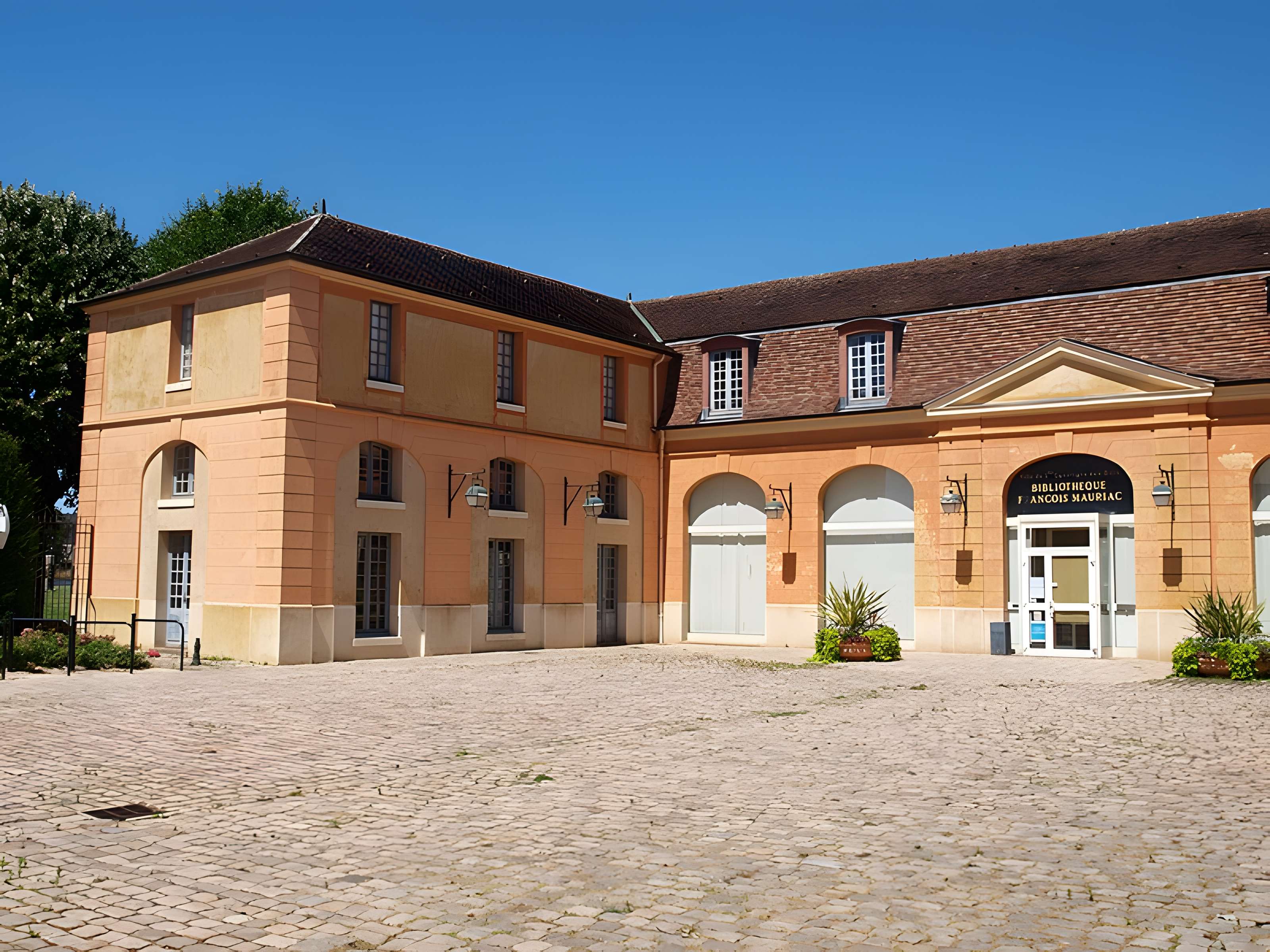 Château de Sainte-Geneviève-des-Bois