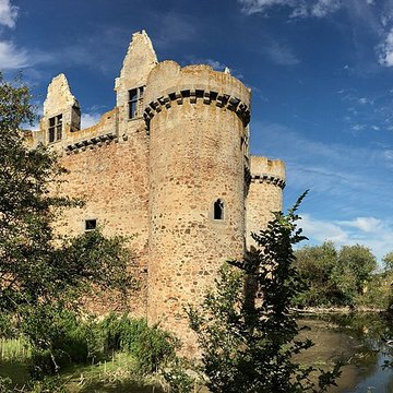 Ruines du château de lEbaupinay ou de Baupinay