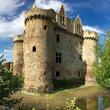 Ruines du château de lEbaupinay ou de Baupinay