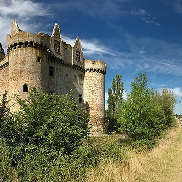 Ruines du château de lEbaupinay ou de Baupinay