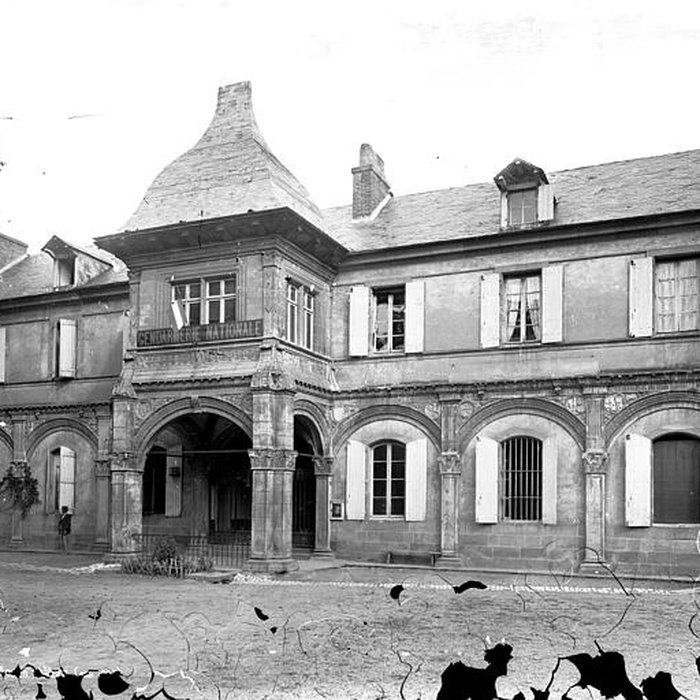 Photo de Ancien château ou Palais des ducs de Bourbon