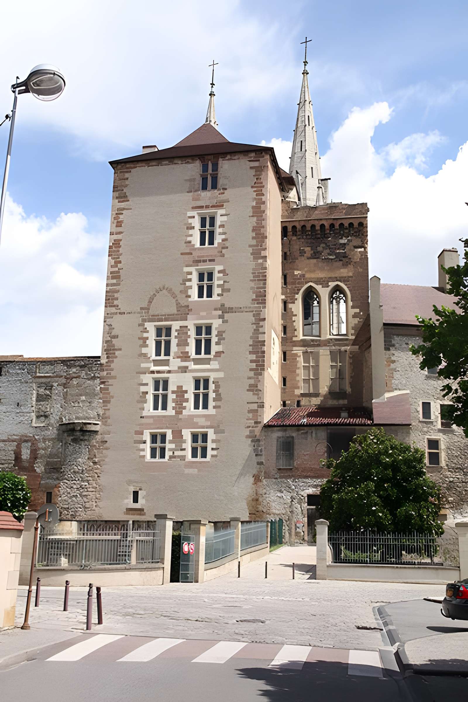 Ancien château ou Palais des ducs de Bourbon