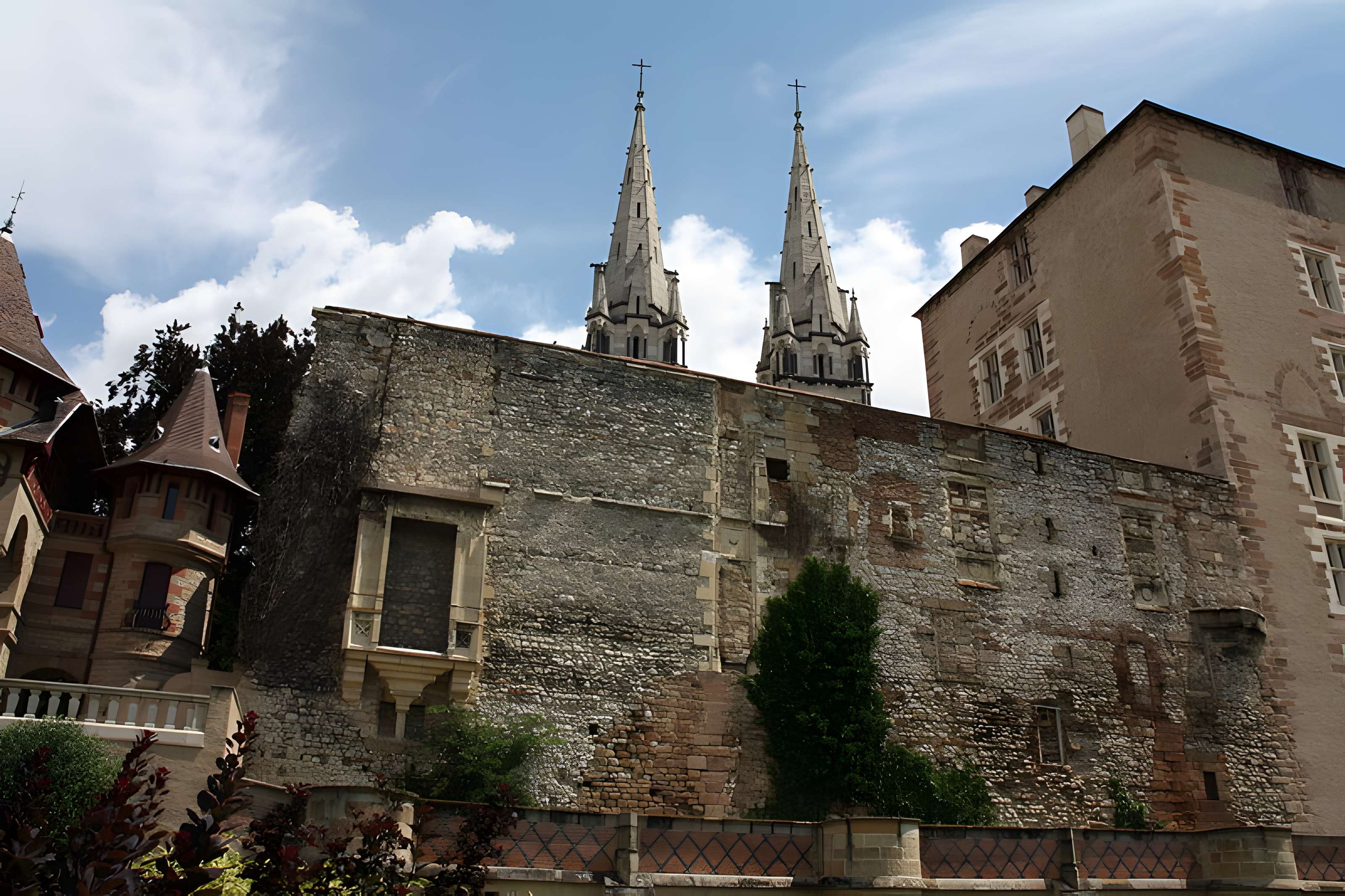 Ancien château ou Palais des ducs de Bourbon