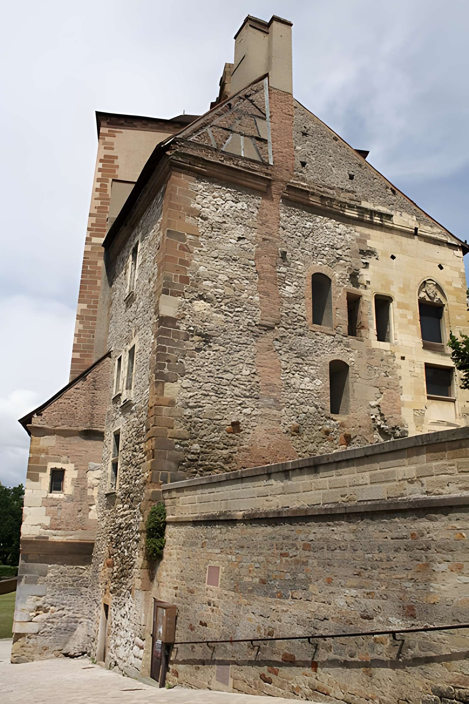 Ancien château ou Palais des ducs de Bourbon