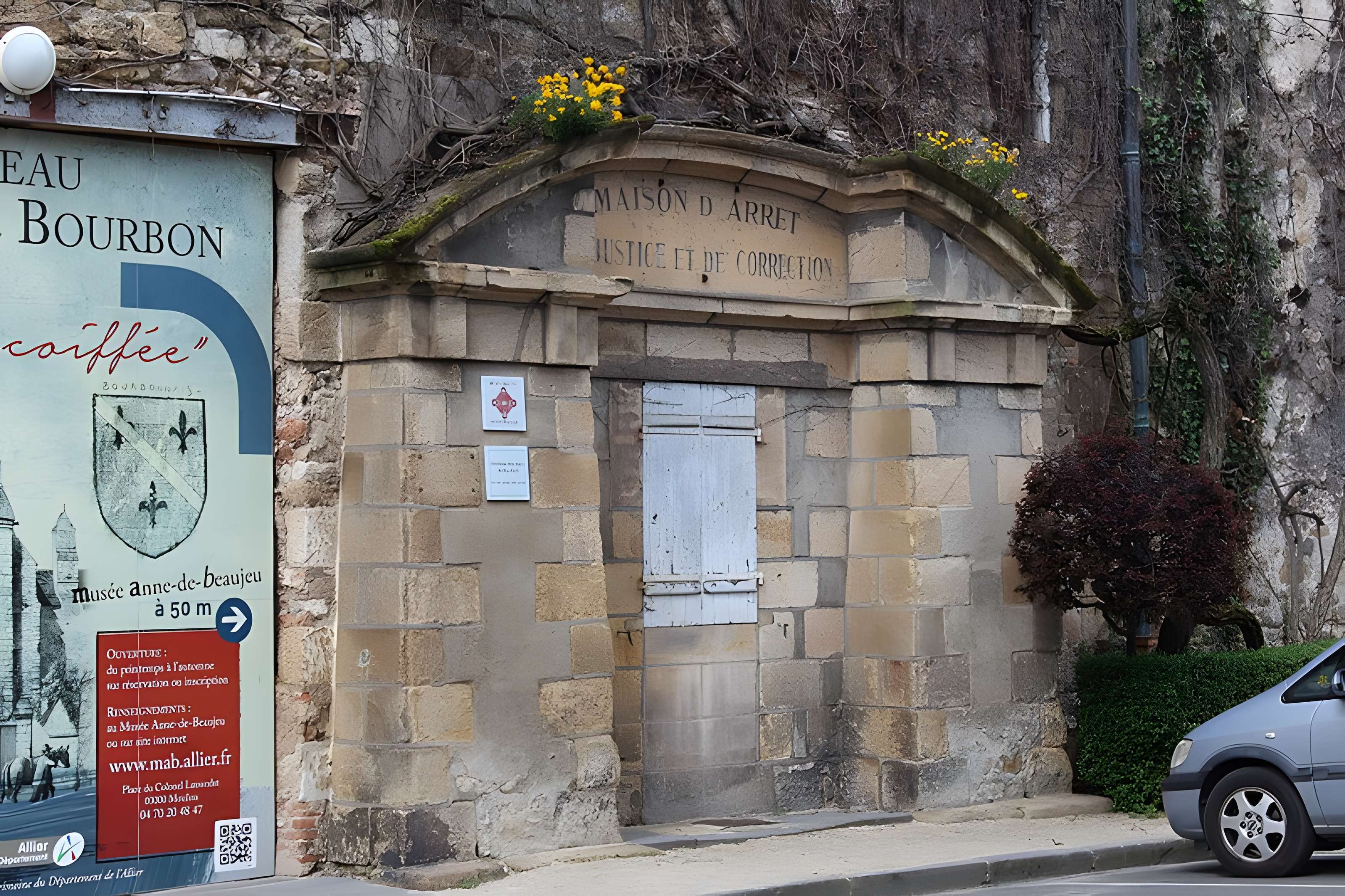 Ancien château ou Palais des ducs de Bourbon
