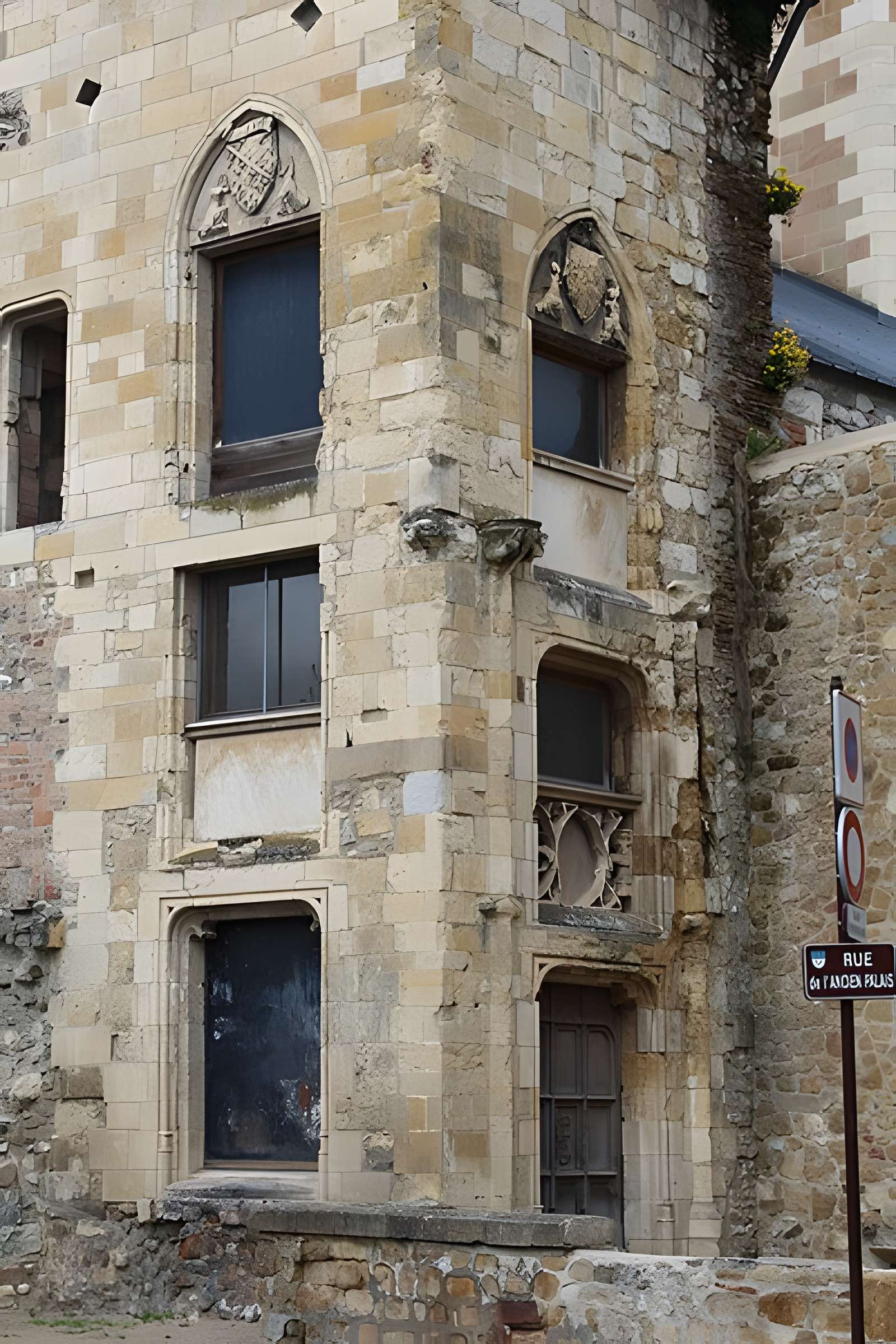 Ancien château ou Palais des ducs de Bourbon