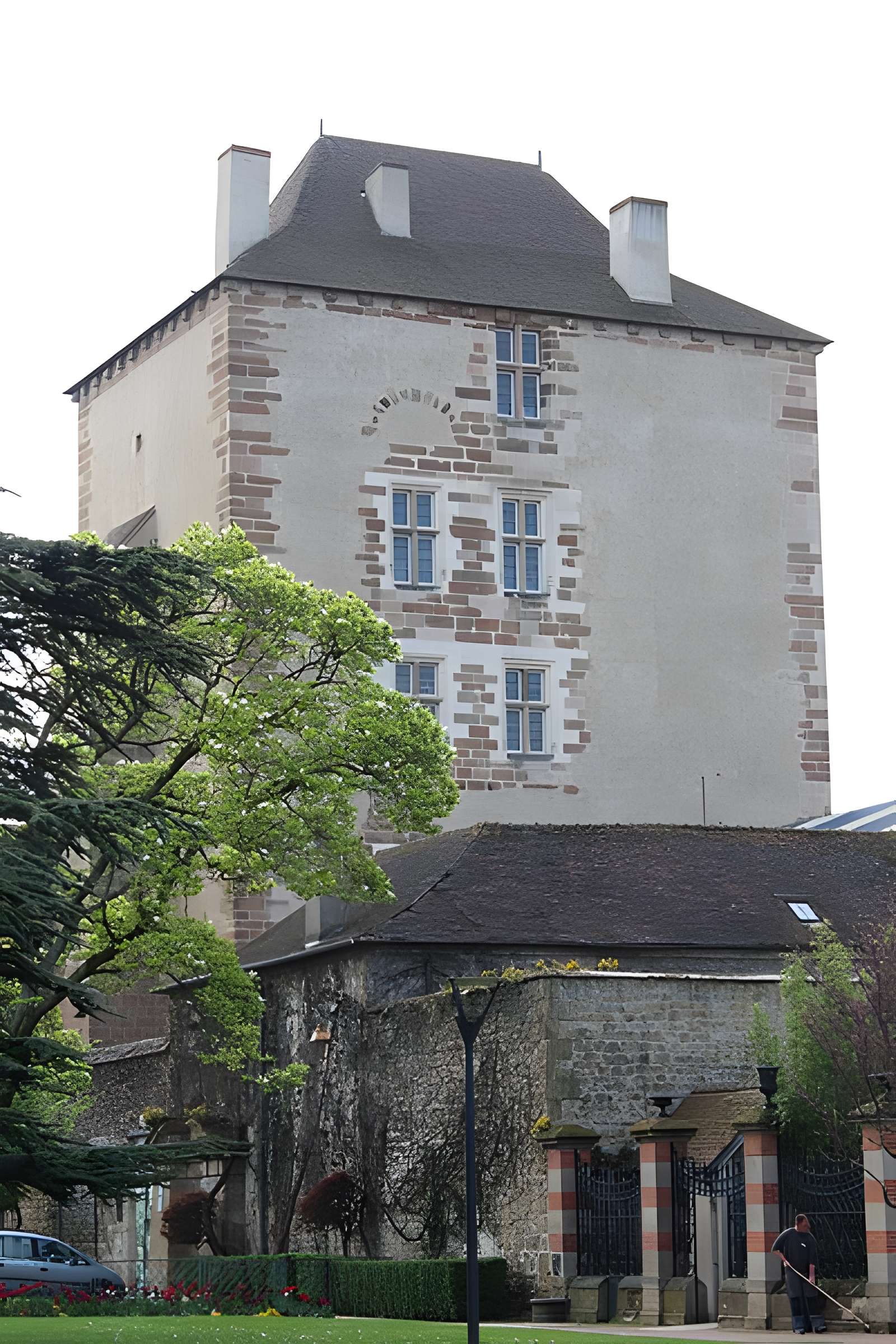 Ancien château ou Palais des ducs de Bourbon