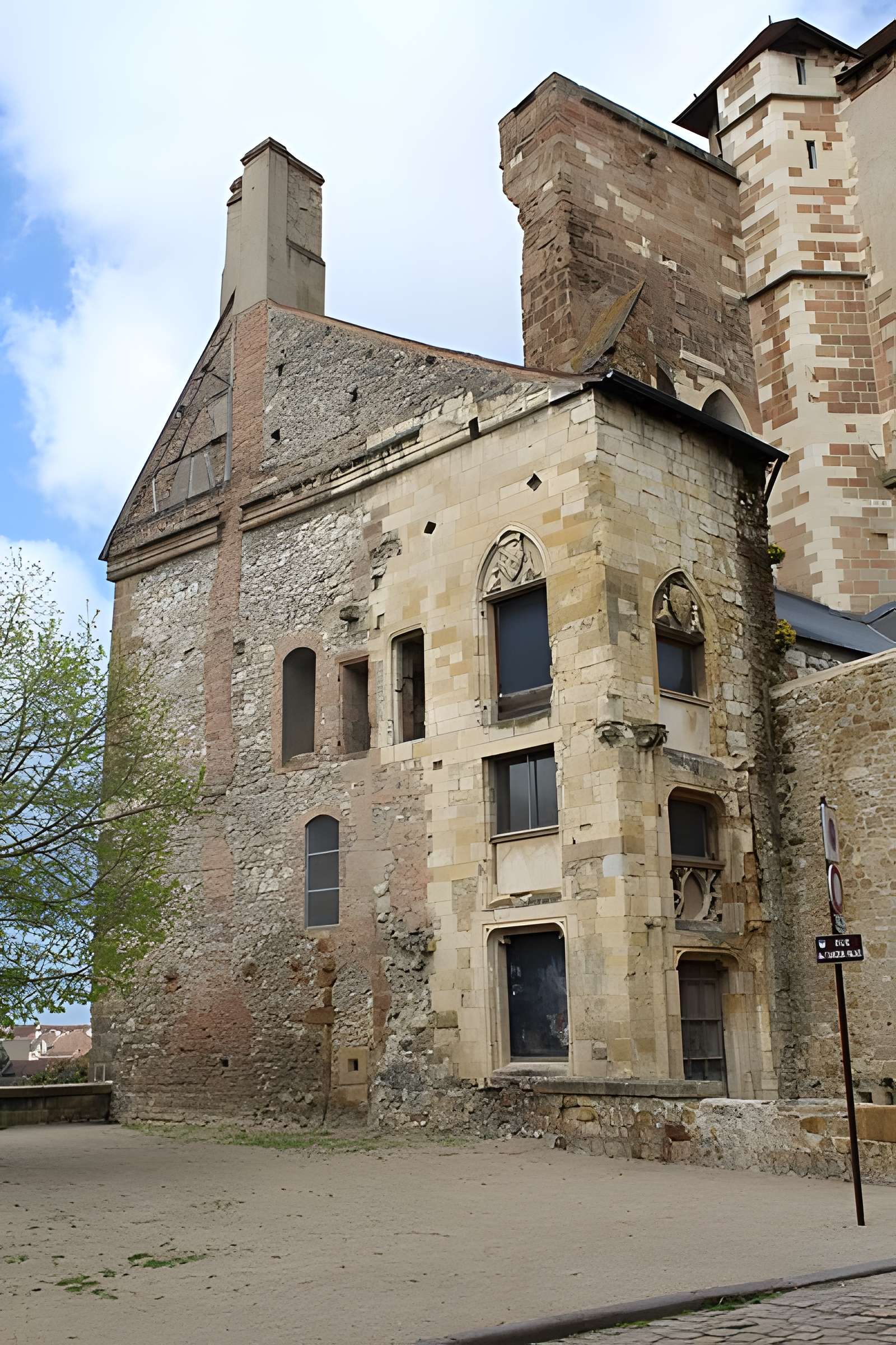 Ancien château ou Palais des ducs de Bourbon